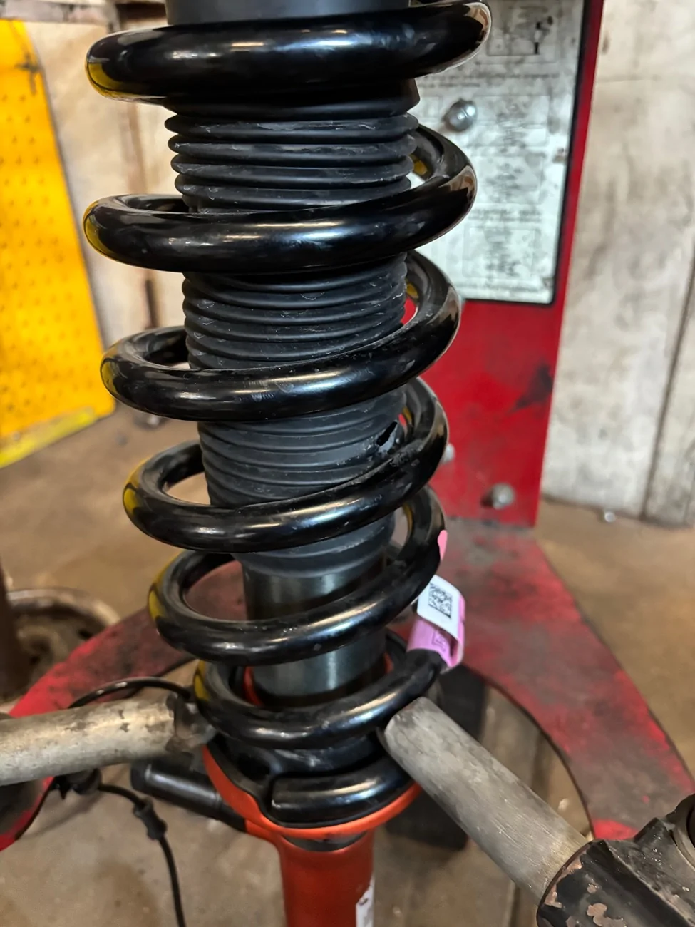 Ford Ranger Front Fox Shocks' springs are off-centered IMG_8935