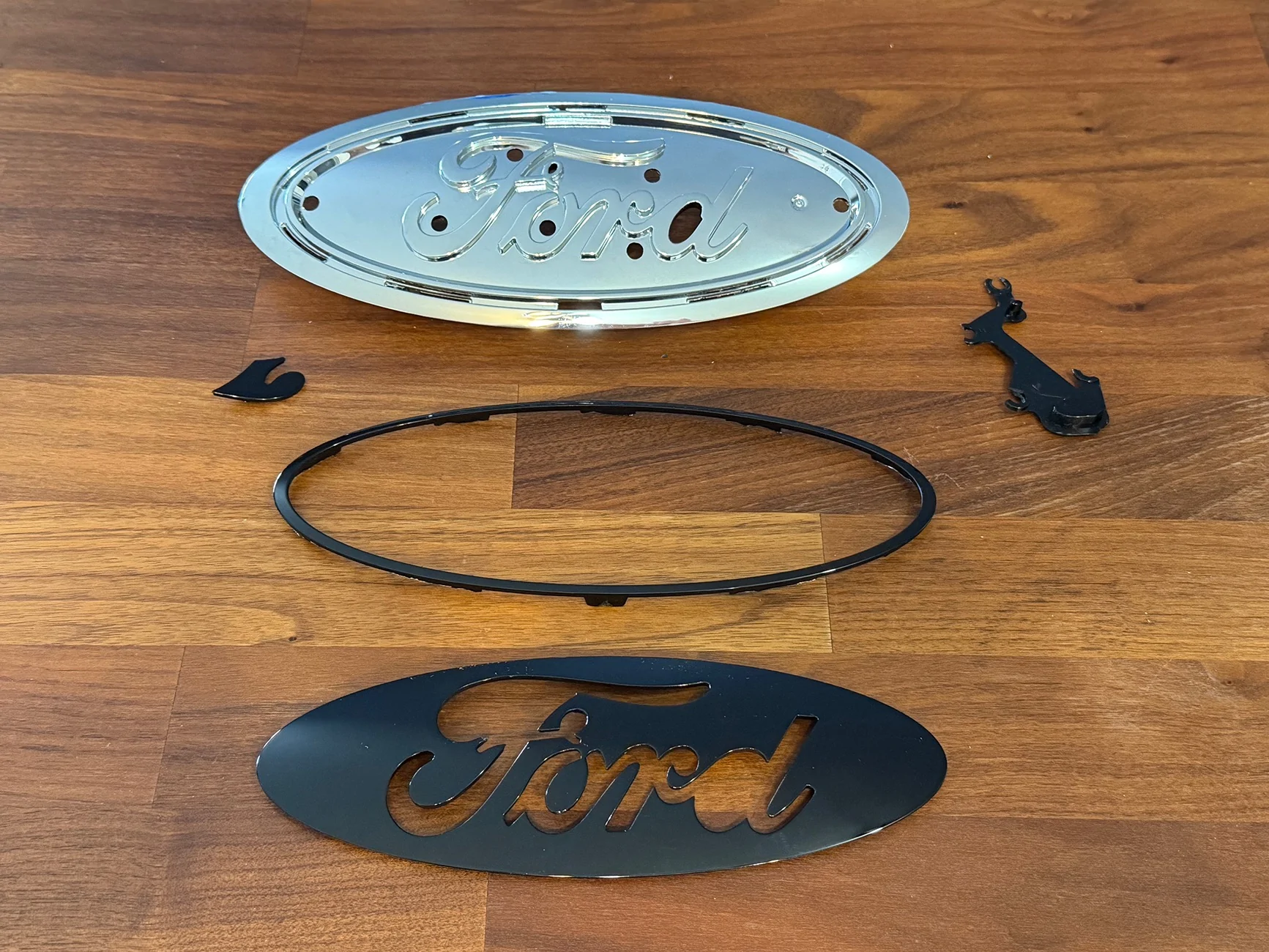 Ford Ranger Painted rear Ford oval emblem badge in Shelter Green (DIY) IMG_2772