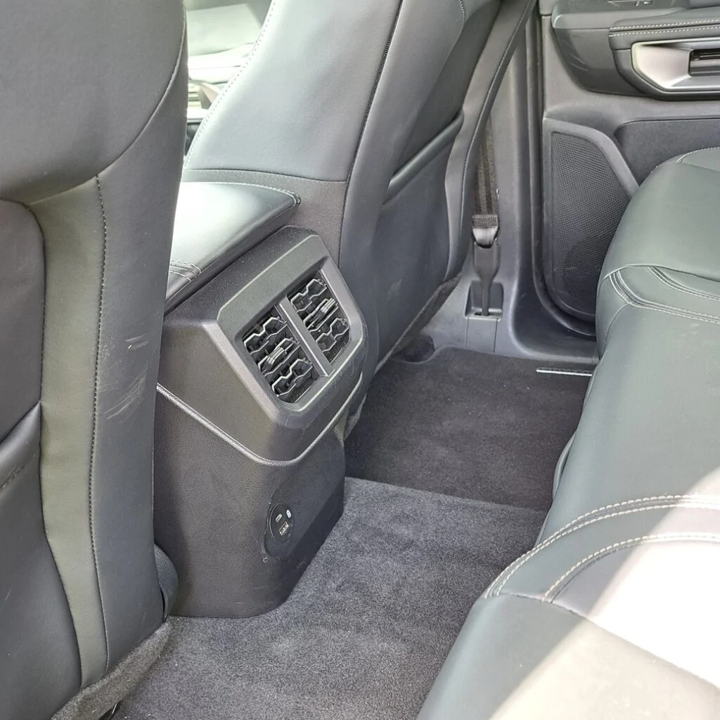 Ford Ranger Mirror assembly - 2026s don’t have side mirror turn indicators Ford_Ranger_Platinum_rear_air_vents-1024x1024