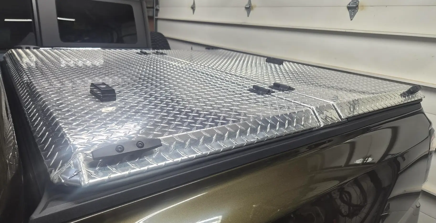Ford Ranger Amazing Condition - DiamondBack SE Hard Bed Cover - Fits 2024-2025 Ford Ranger (NH/ME) cover 3