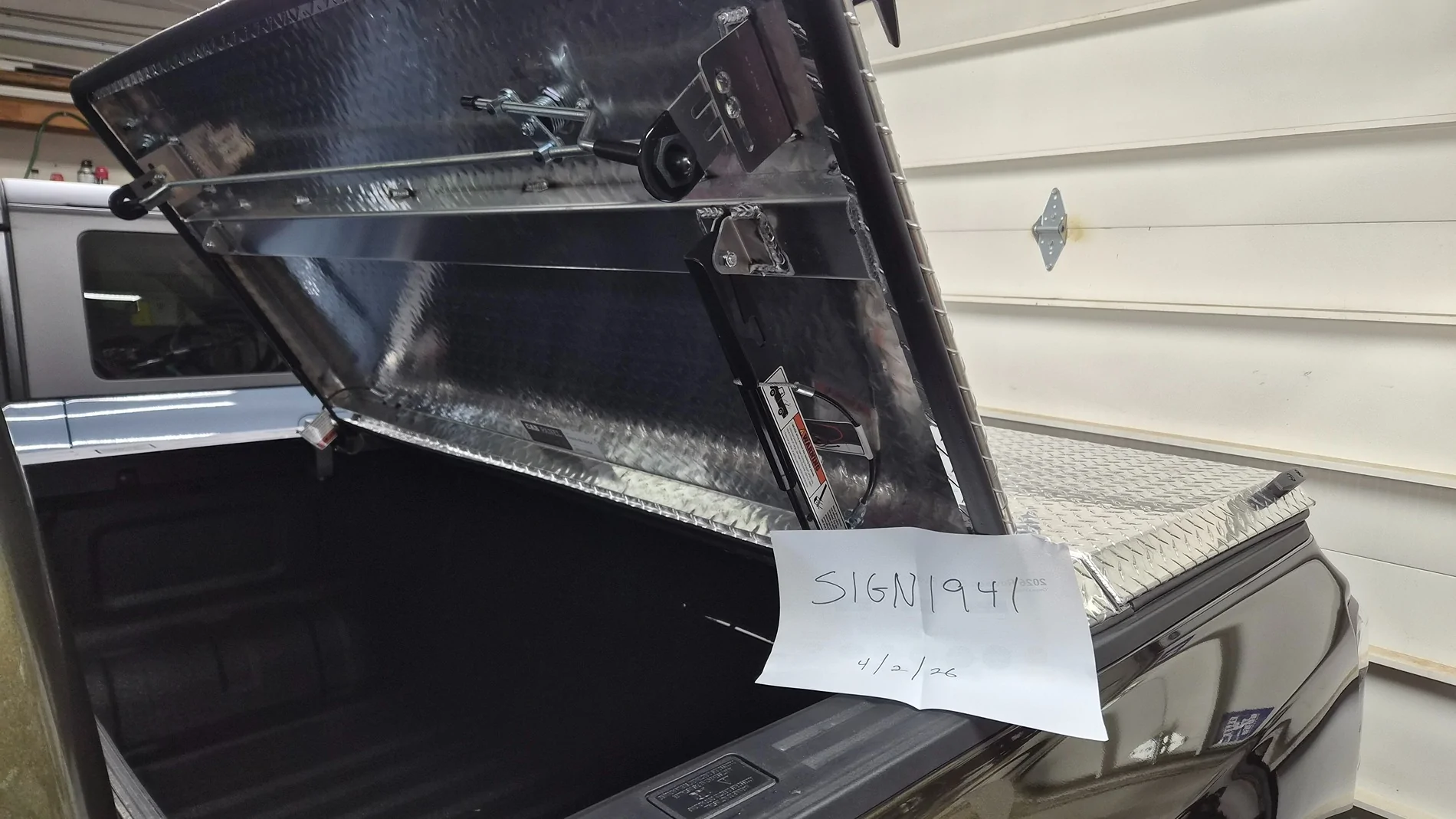 Ford Ranger Amazing Condition - DiamondBack SE Hard Bed Cover - Fits 2024-2025 Ford Ranger (NH/ME) 20260402_075931