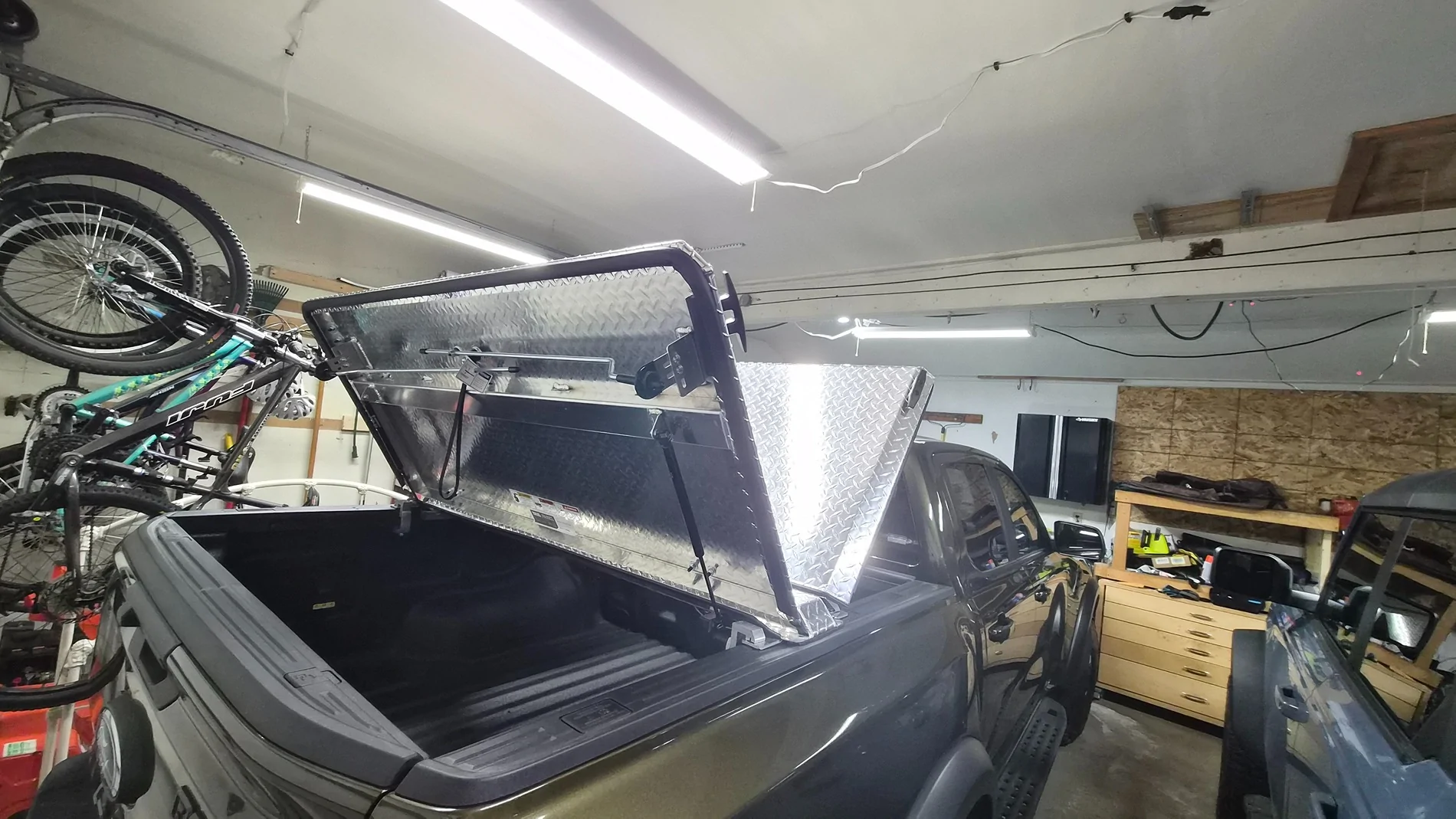 Ford Ranger Amazing Condition - DiamondBack SE Hard Bed Cover - Fits 2024-2025 Ford Ranger (NH/ME) 20260402_075956