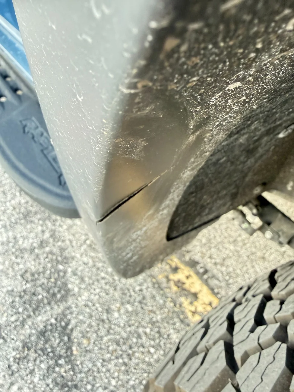 Ford Ranger Cracked rear fender flare IMG_1212