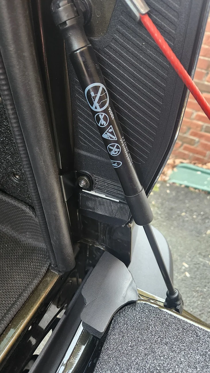Ford Ranger Tailgate troubles -- cable being exposed upon closing 1776271669889-z7