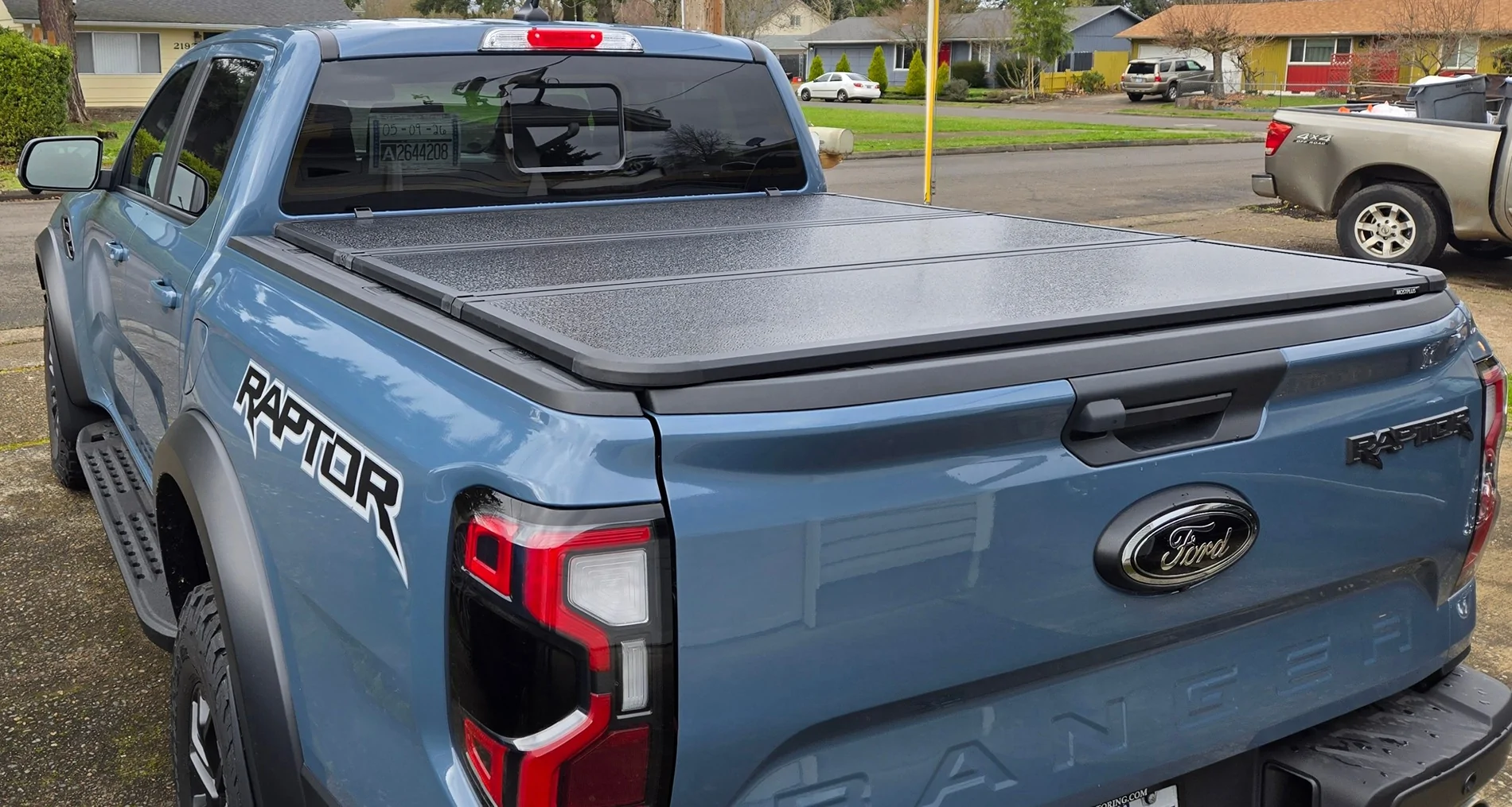 Ford Ranger Inexpensive hard trifold tonneau cover 1000014298~2