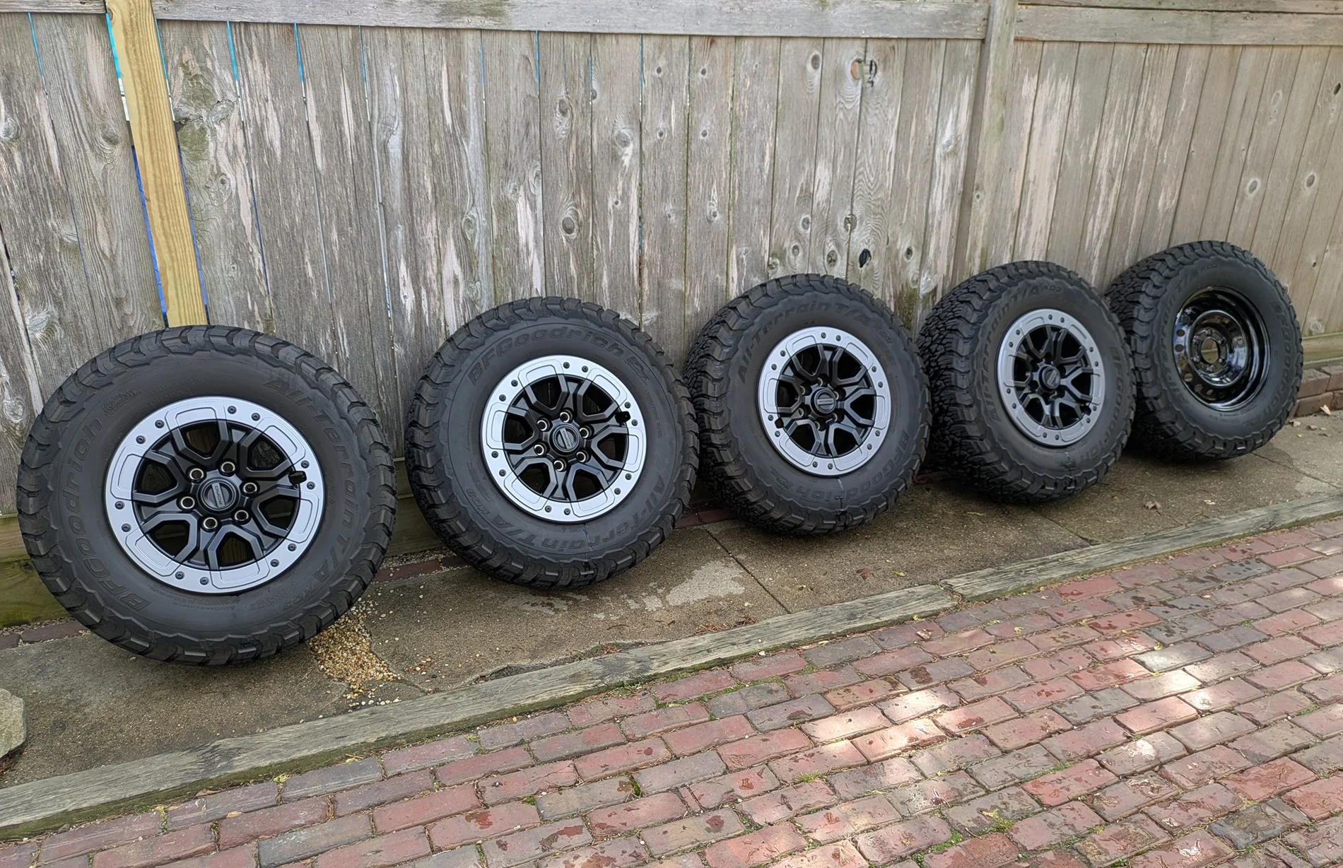 Ford Ranger **PRICE DROP** Ranger Raptor 17” x 8.5” Beadlock Capable Wheelset w/ KO3 Tires – includes OEM TPMS Sensors and Spare Wheel and Tire - Chicago 1