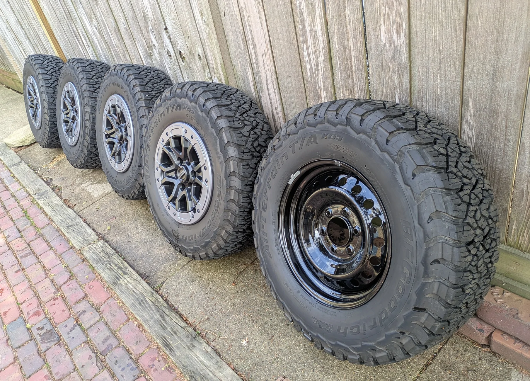 Ford Ranger **PRICE DROP** Ranger Raptor 17” x 8.5” Beadlock Capable Wheelset w/ KO3 Tires – includes OEM TPMS Sensors and Spare Wheel and Tire - Chicago 3