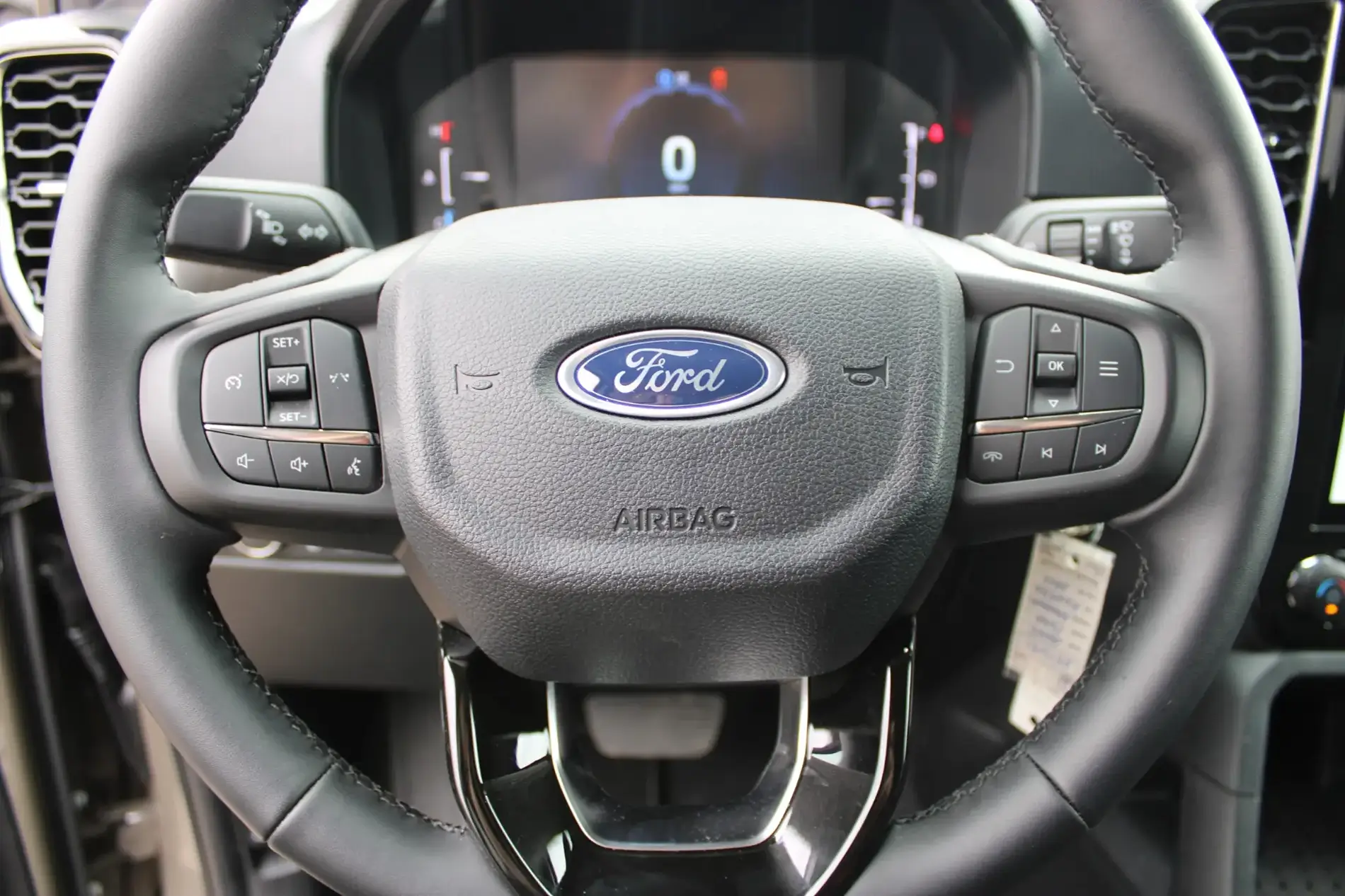 Ford Ranger Voice Command button on steering wheel 1776822141503-04