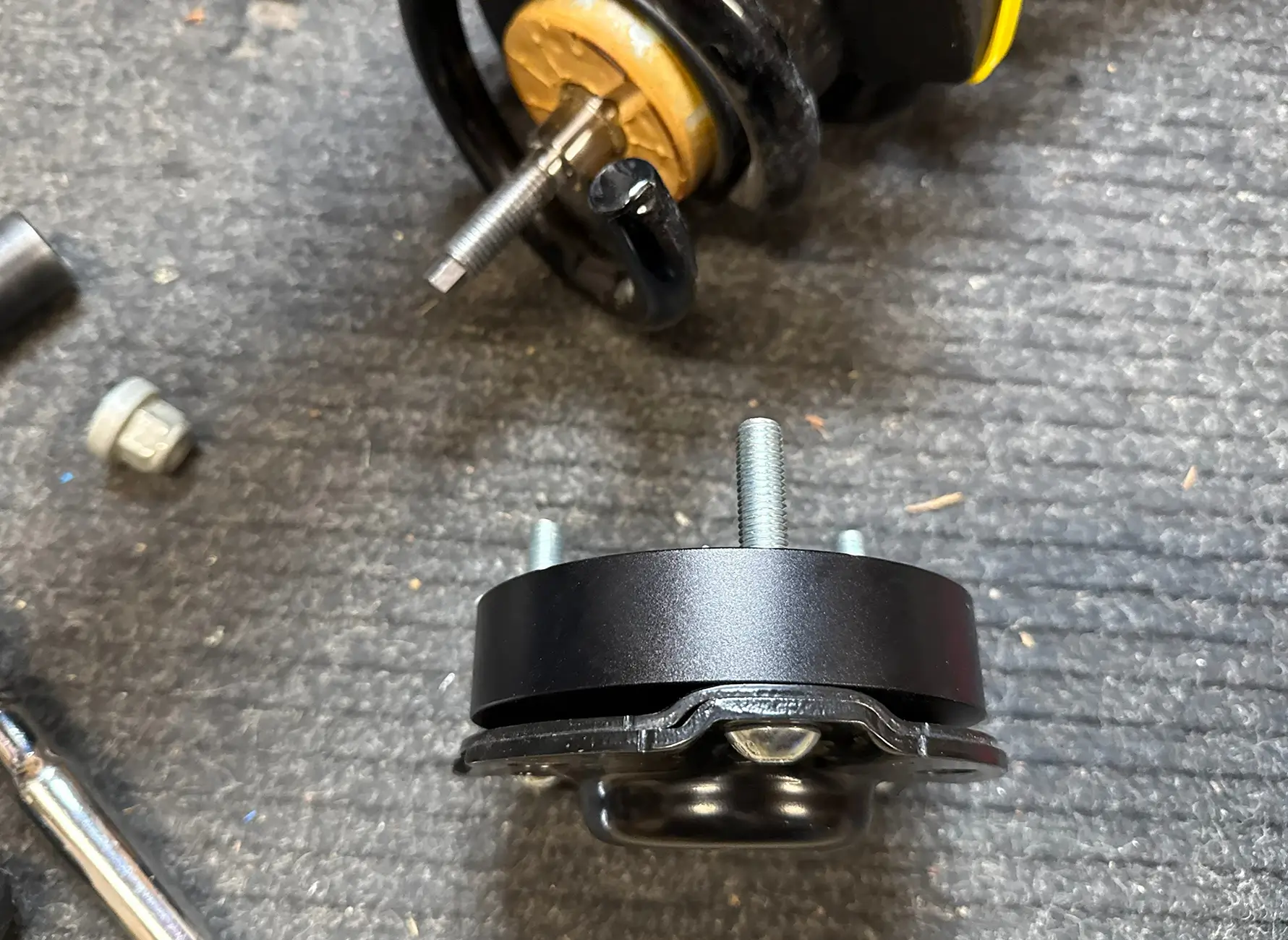 Ford Ranger Ranger Raptor - 1.5" front leveling spacers installed rraptor_leveling_spacer_1