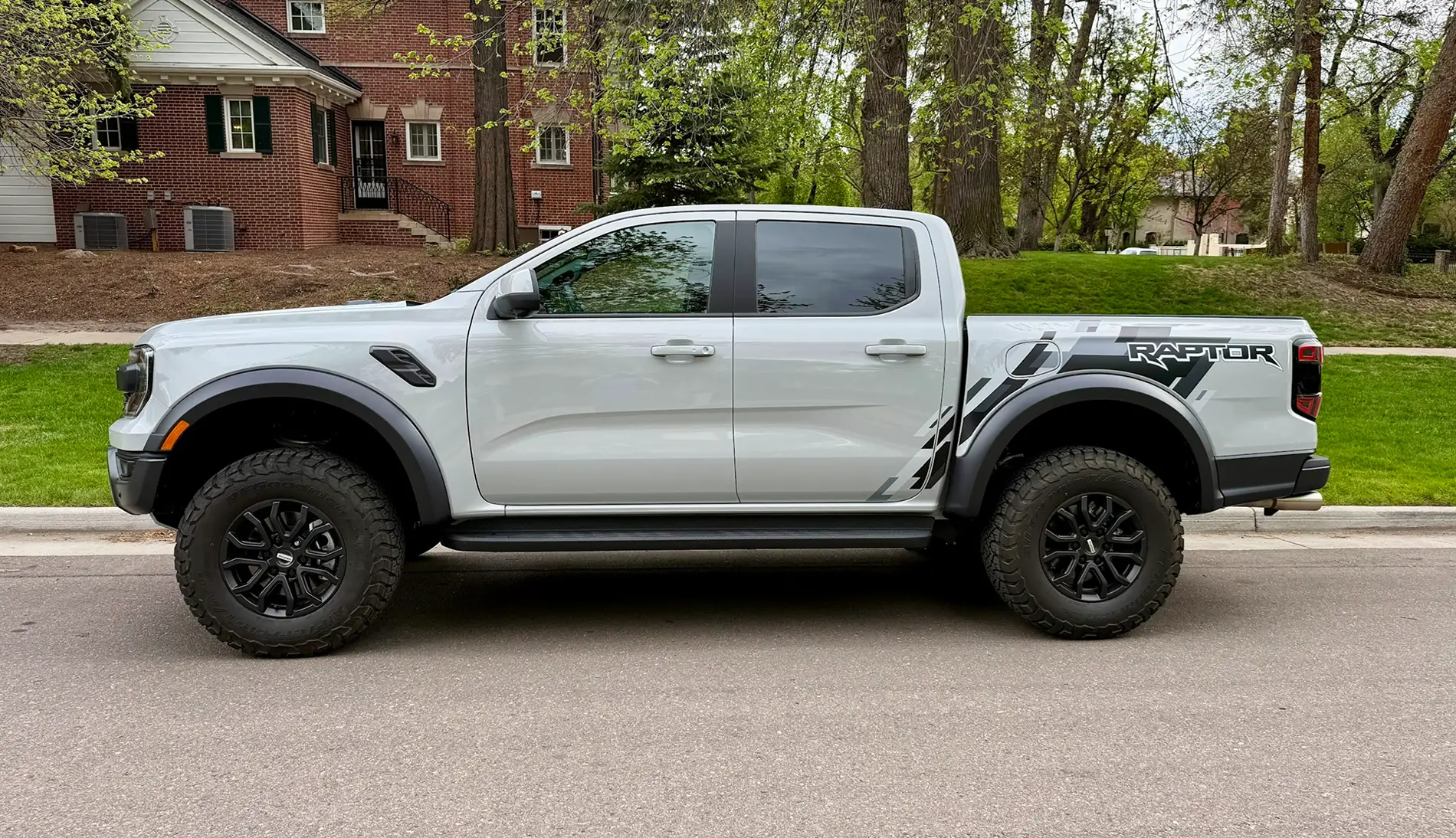 Ford Ranger Ranger Raptor - 1.5" front leveling spacers installed rraptor_leveled_driver_sid