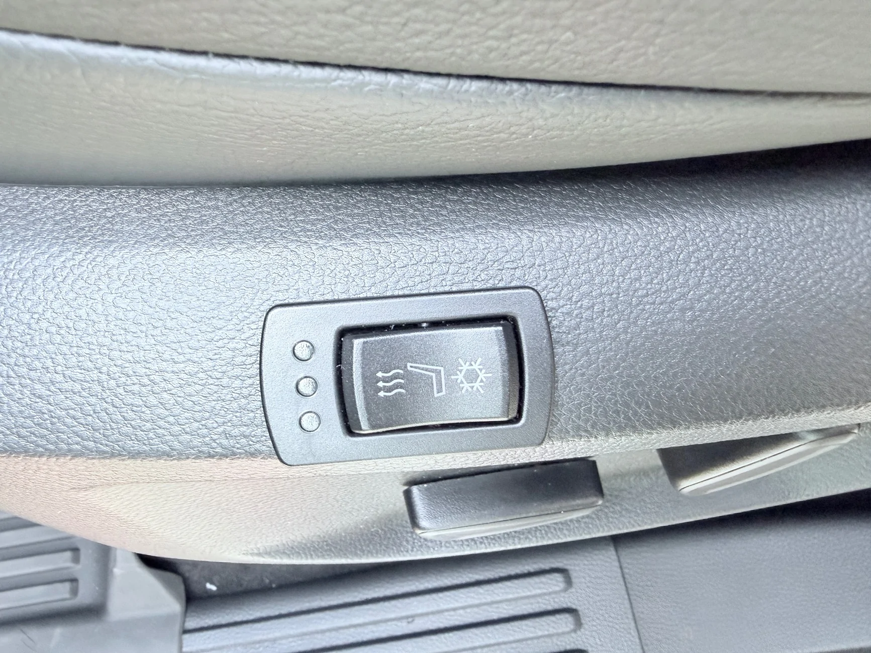 Ford Ranger Seats upgraded with Katzin leather with Degreez IMG_3369
