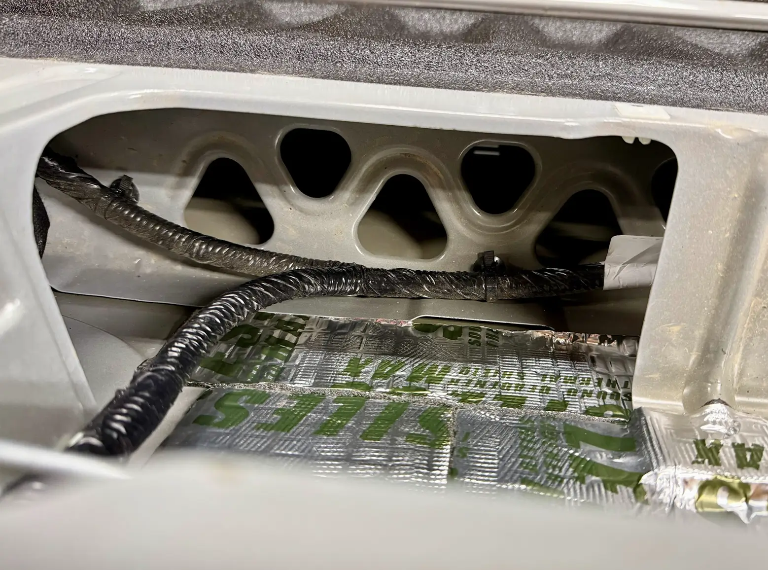 Ford Ranger Sound deadener inside tailgate? rraptor_tailgate_panel_structur