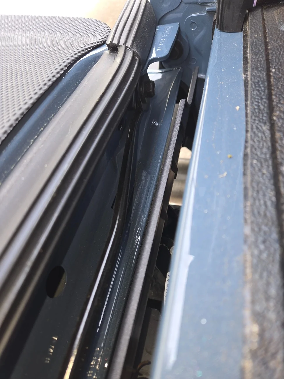 Ford Ranger Tailgate torsion bar pictures needed, please help! 20260515_181308