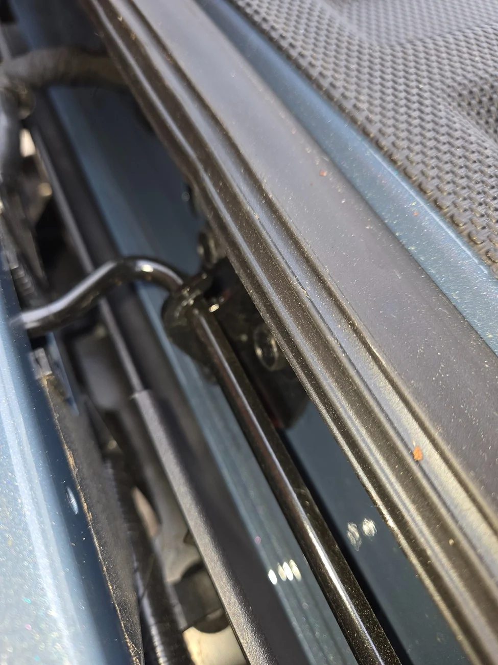 Ford Ranger Tailgate torsion bar pictures needed, please help! 20260515_181253