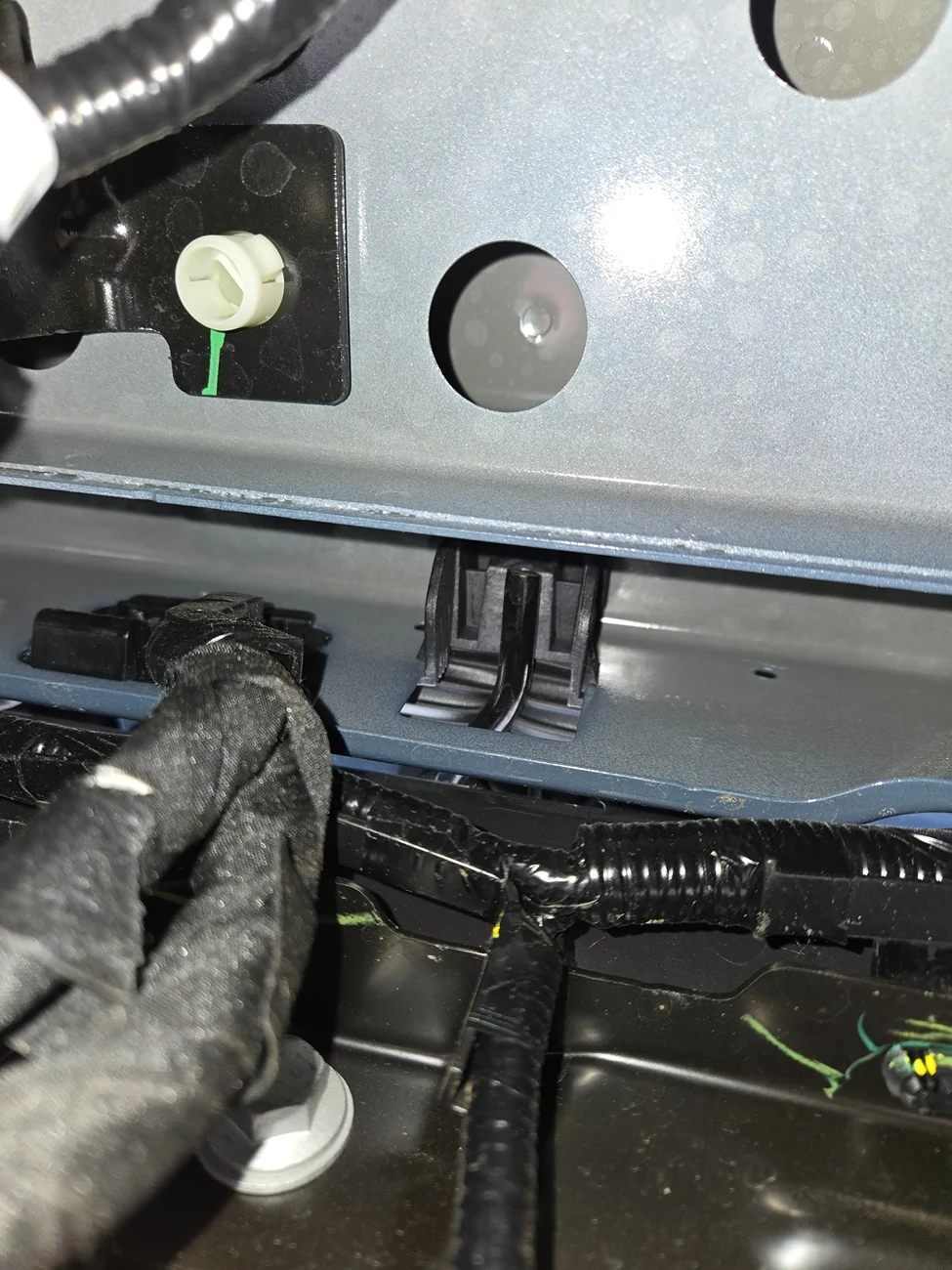 Ford Ranger Tailgate torsion bar pictures needed, please help! 20260515_183042