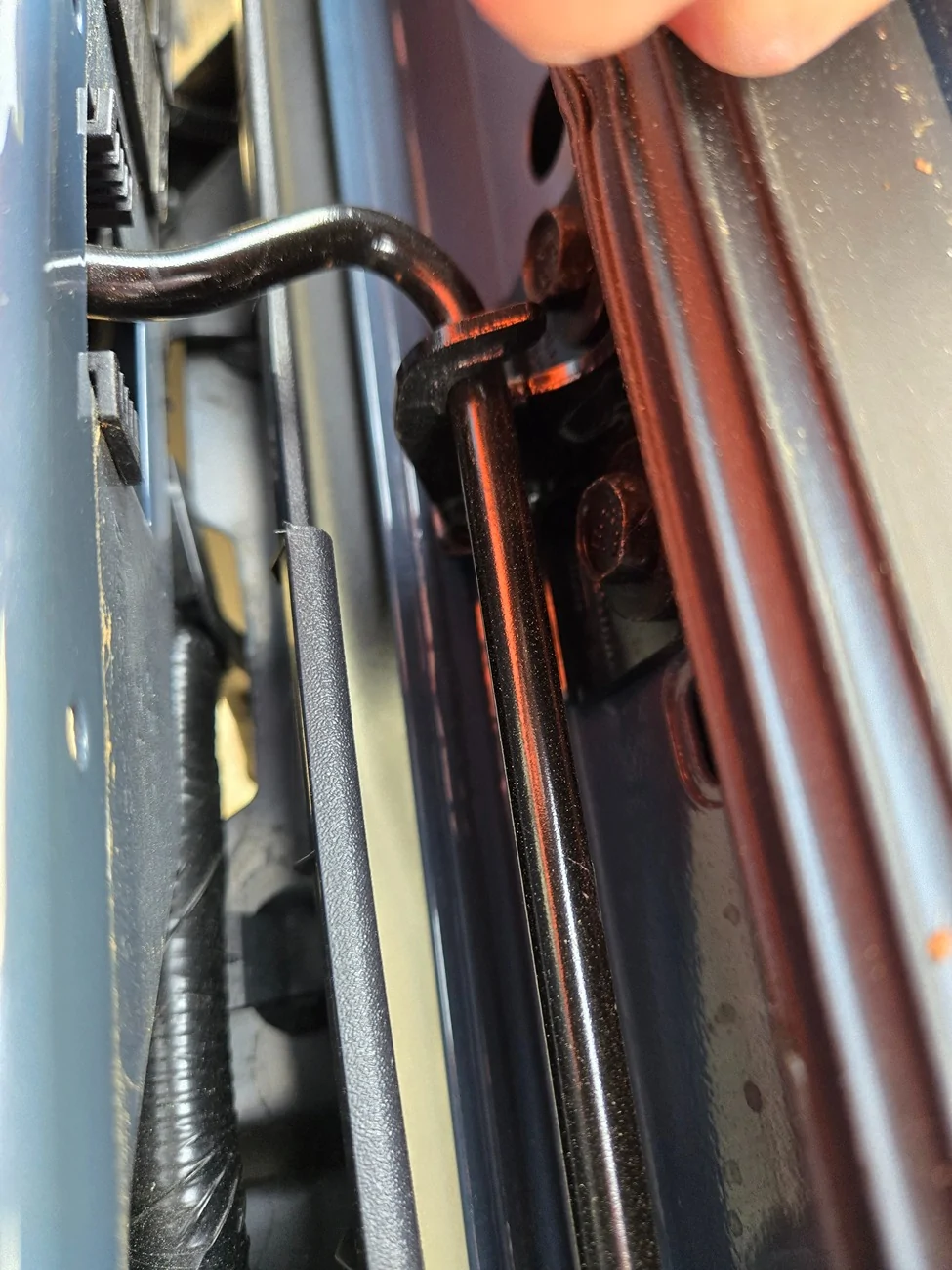 Ford Ranger Tailgate torsion bar pictures needed, please help! 20260515_182536