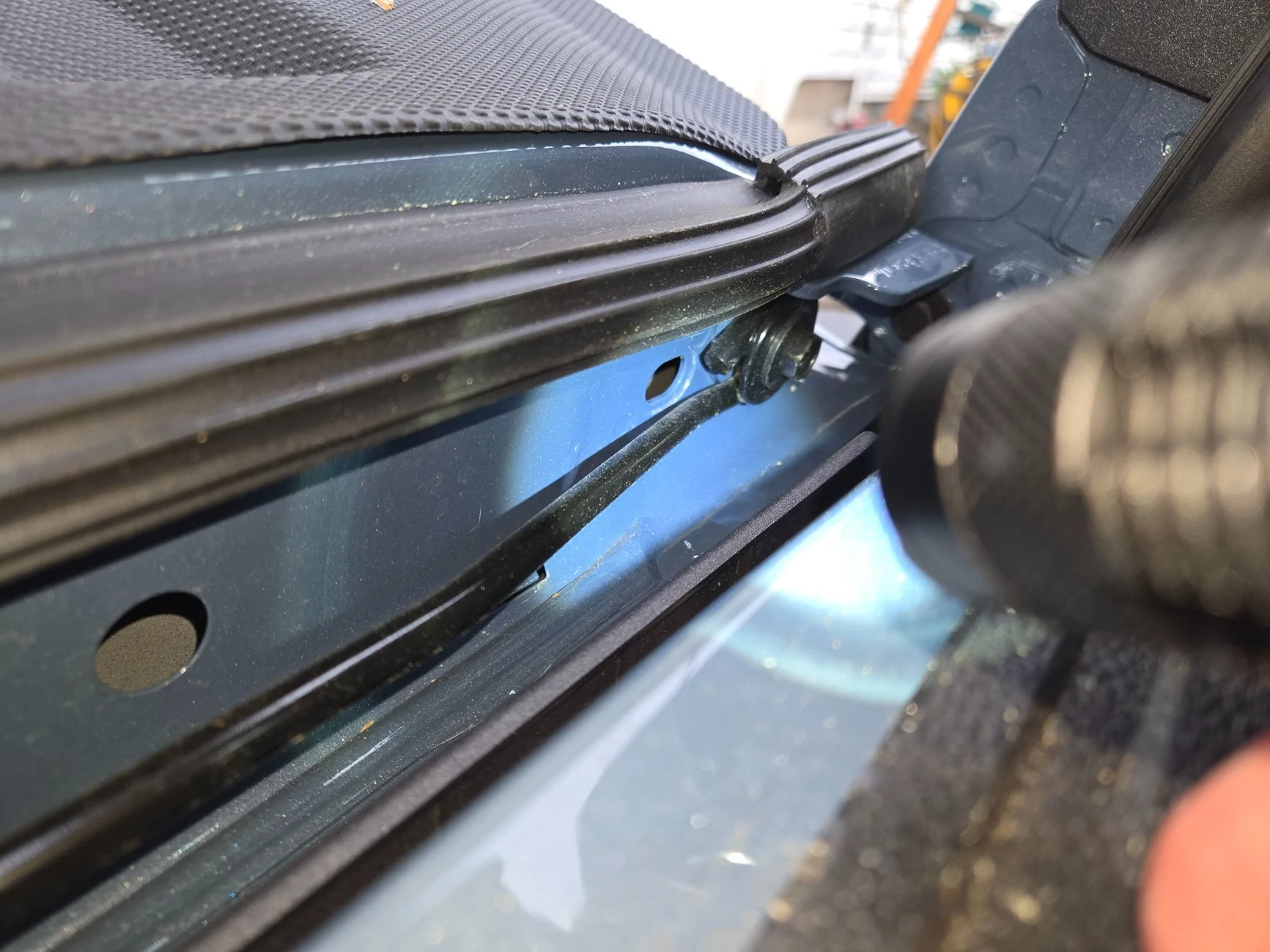 Ford Ranger Tailgate torsion bar pictures needed, please help! 20260515_195447