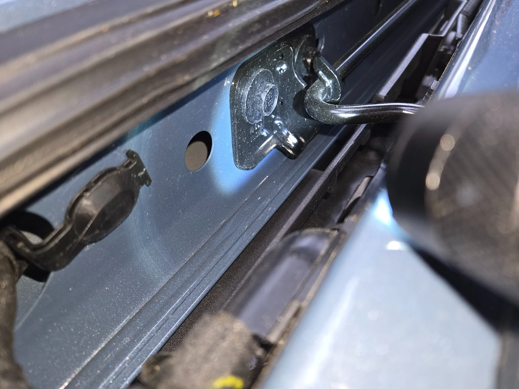 Ford Ranger Tailgate torsion bar pictures needed, please help! 20260515_195458
