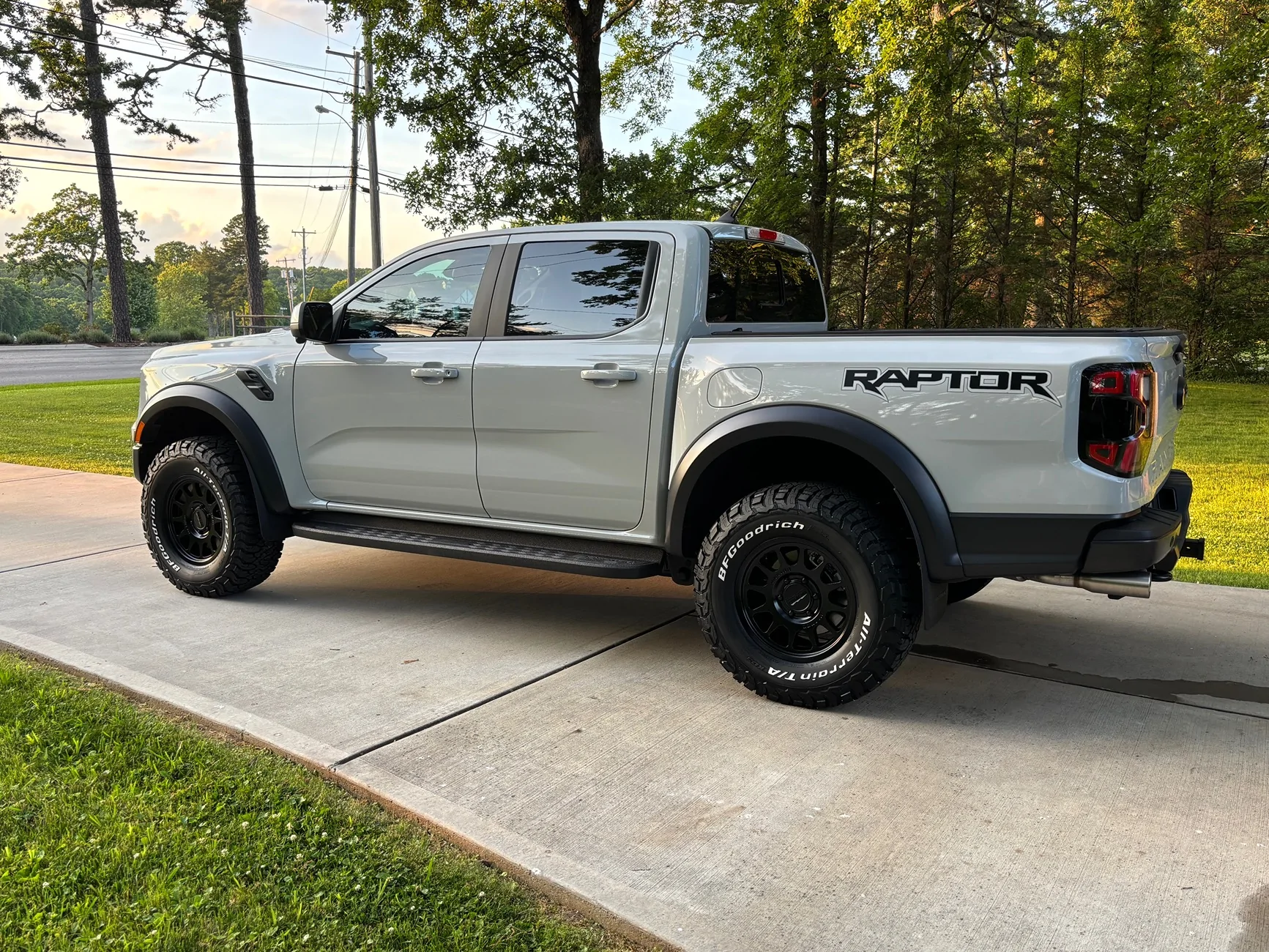 Ford Ranger Another teaser.  Method 703’s, GOAT 1.5 level, 295/70-17 KO3’s incoming. IMG_3902