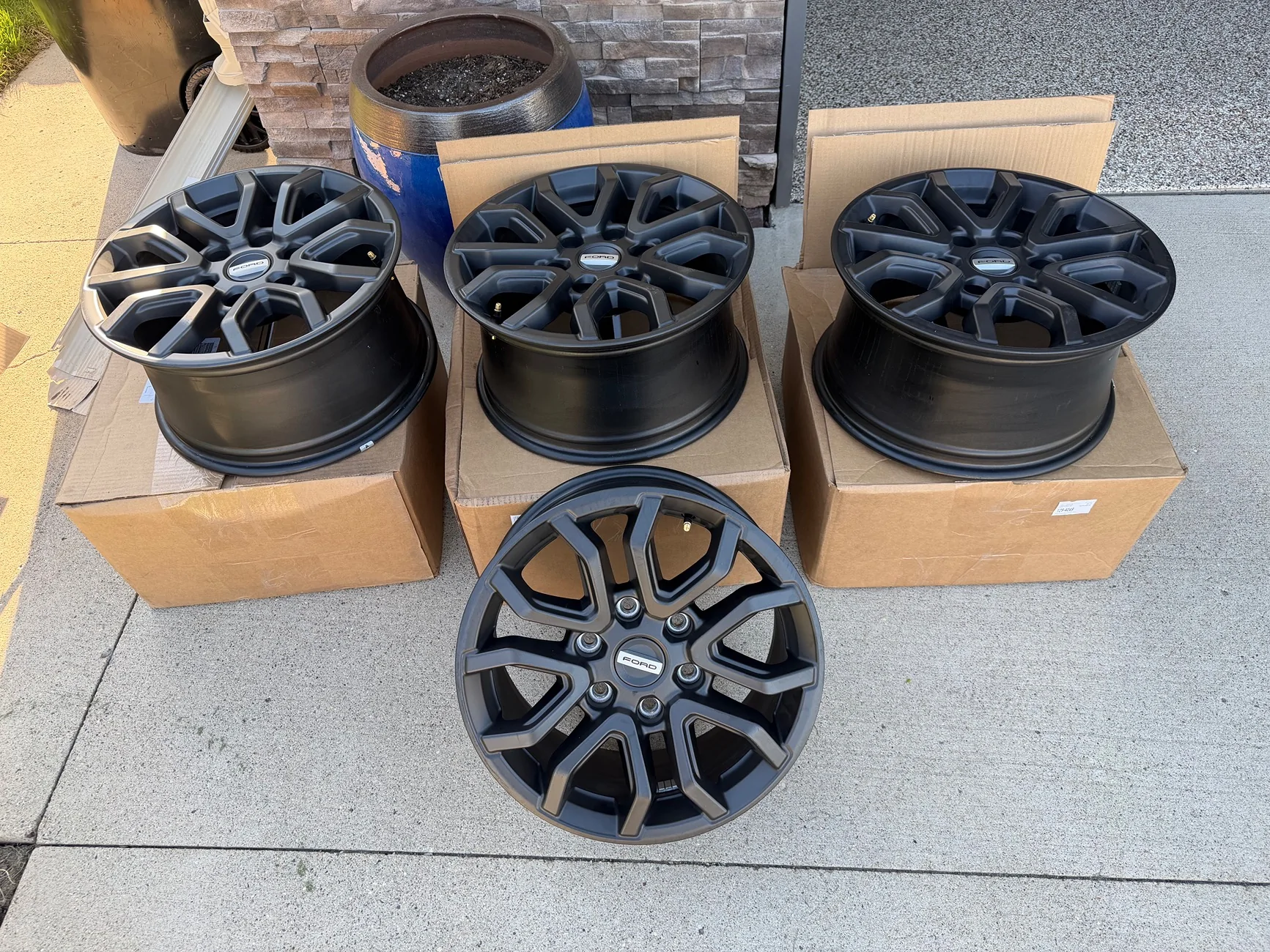 Ford Ranger 2026 Ranger Raptor stock wheels IMG_4870