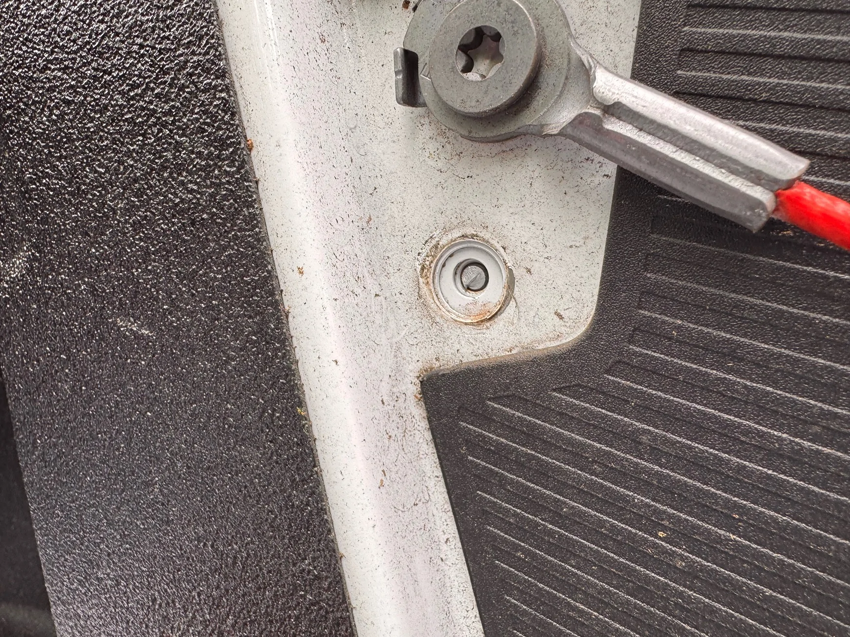 Ford Ranger Broken Tailgate Bolt for Strut IMG_5056