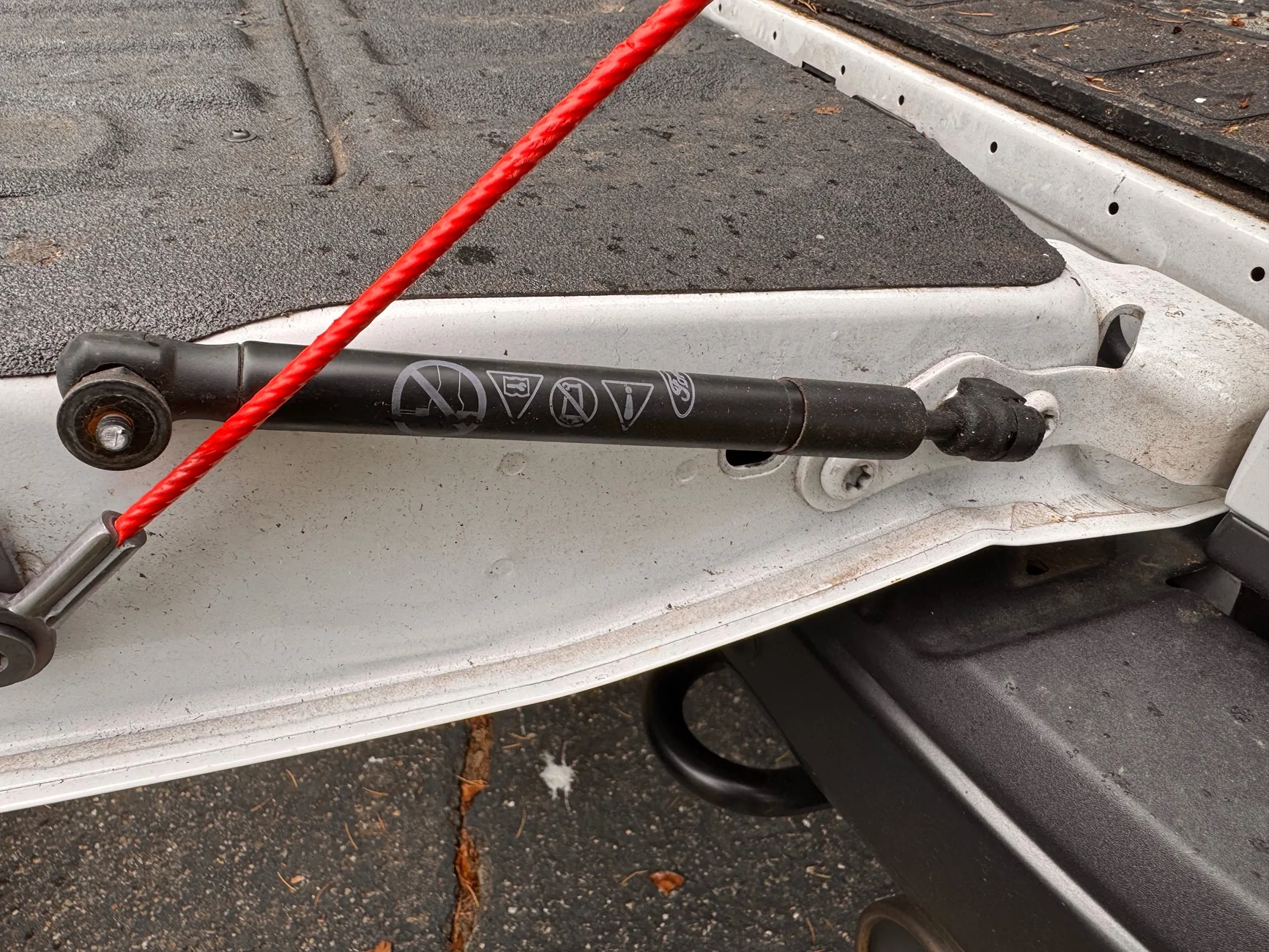 Ford Ranger Broken Tailgate Bolt for Strut IMG_5055