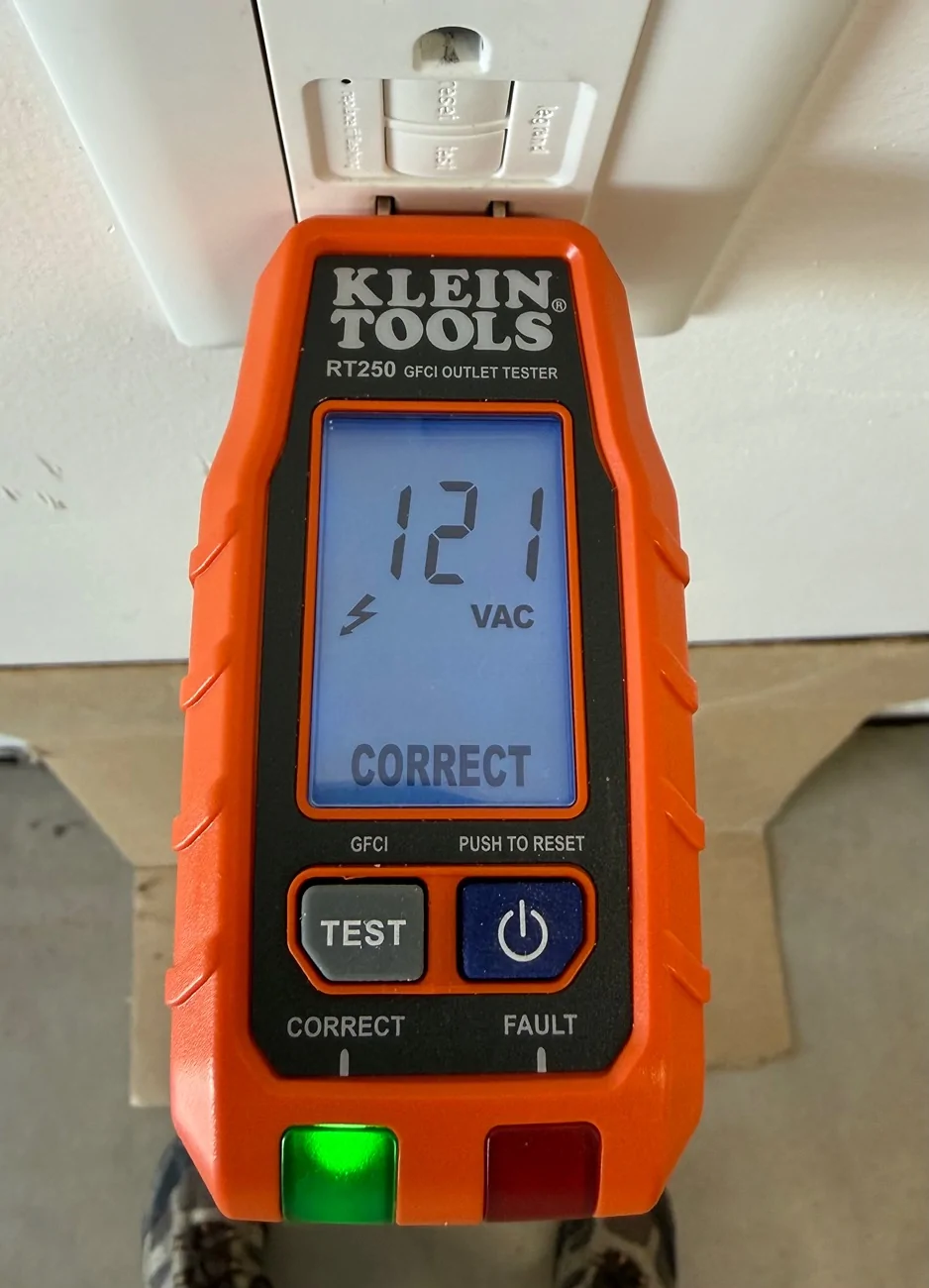 Ford Ranger 400 watt inverter dead, 30 volts, shows faults with handheld tester. IMG_3143