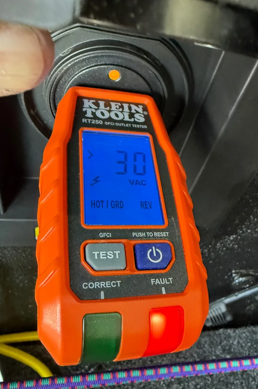 Ford Ranger 400 watt inverter dead, 30 volts, shows faults with handheld tester. IMG_3144