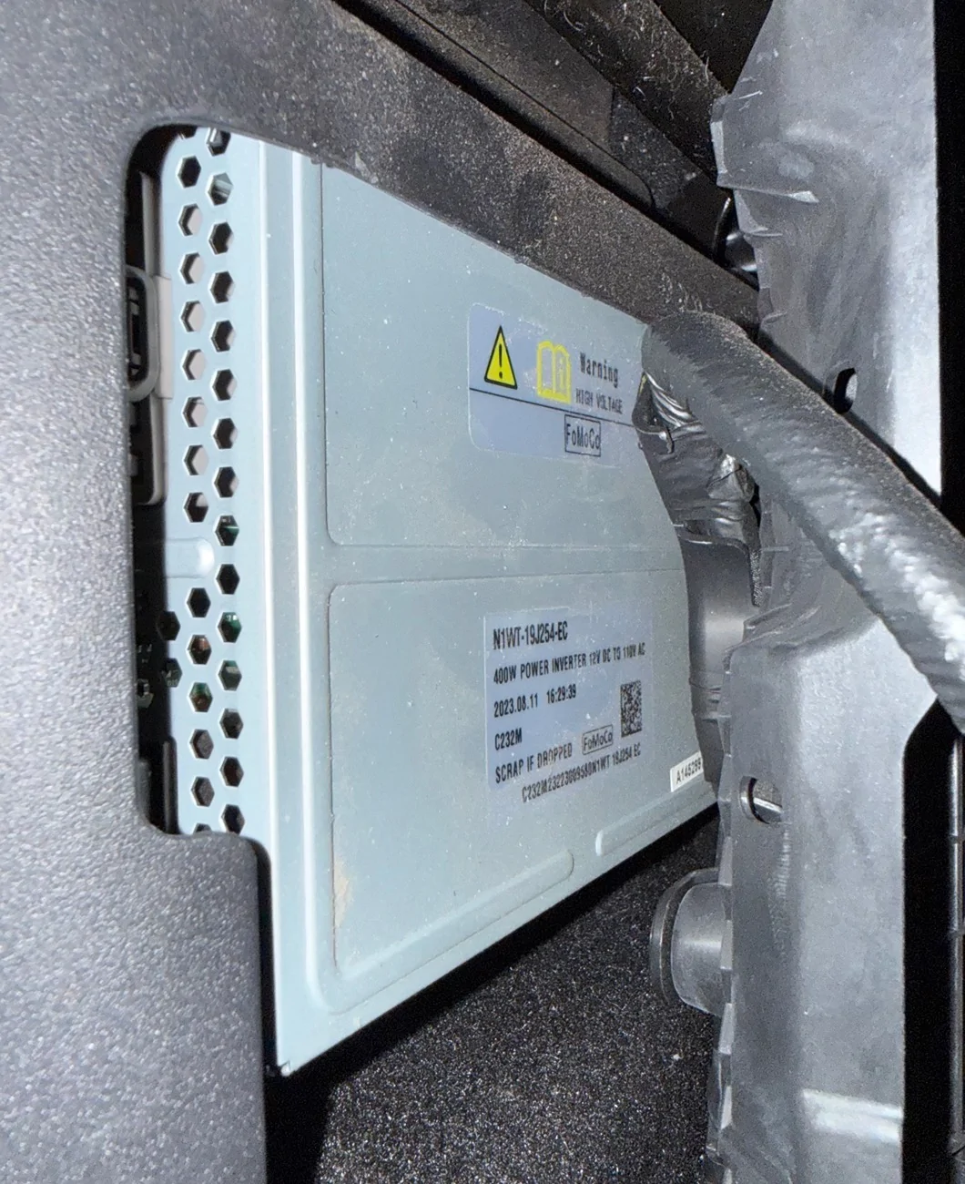 Ford Ranger 400 watt inverter dead, 30 volts, shows faults with handheld tester. IMG_3152