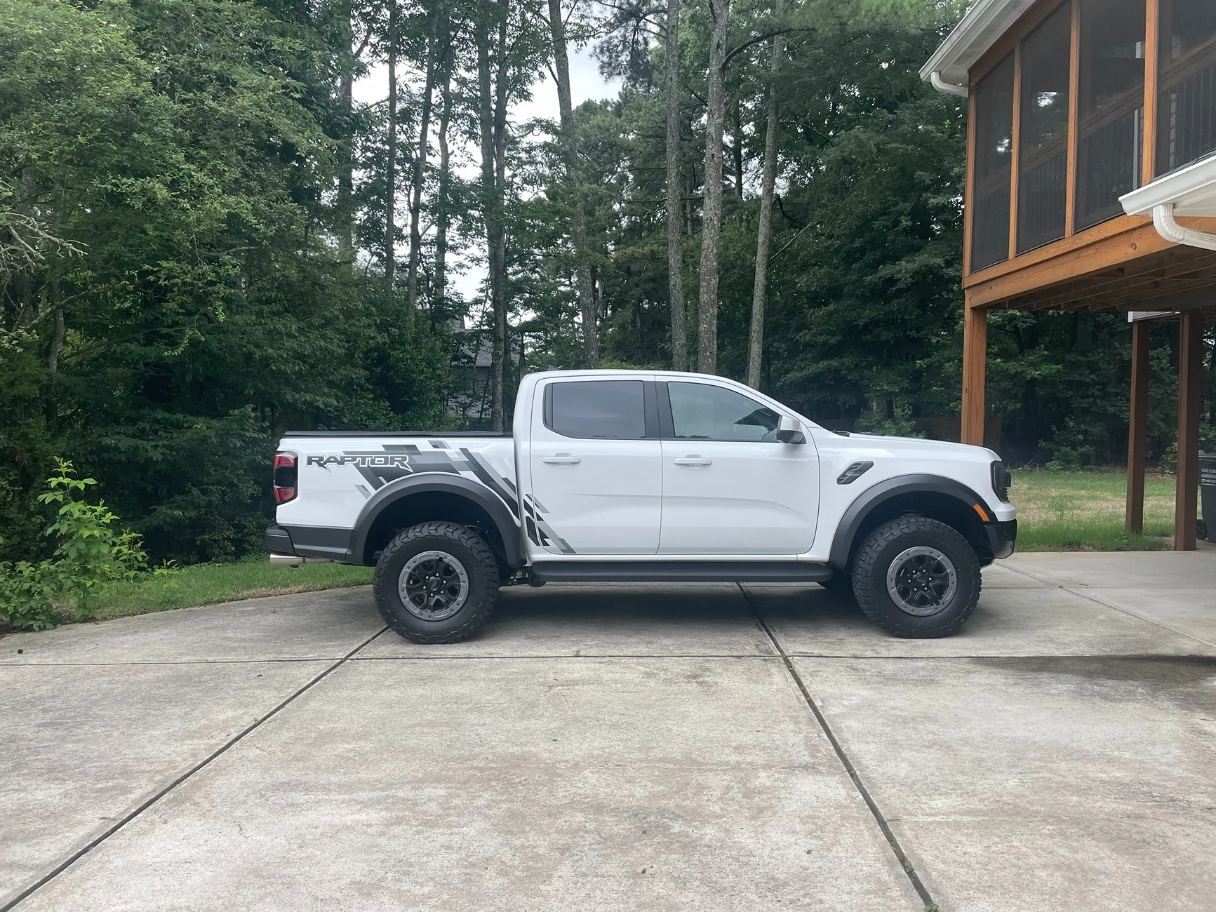 Ford Ranger Leveled the 2026 Raptor & didn't need to re-aim headlights... NICE. IMG_6698
