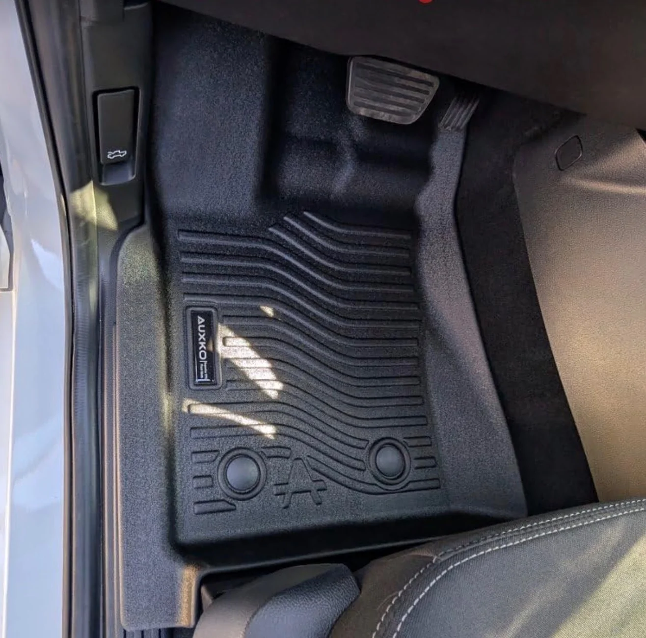 Ford Ranger What are we using for weatherproof floor mats? IMG_1428