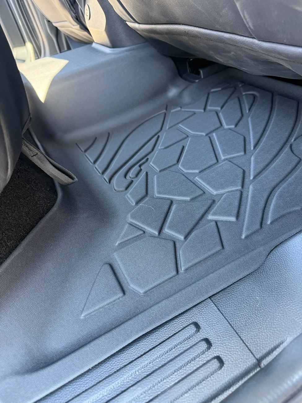 Ford Ranger 63 dollar molded floor mats. They dont suck!🤣 IMG_7604