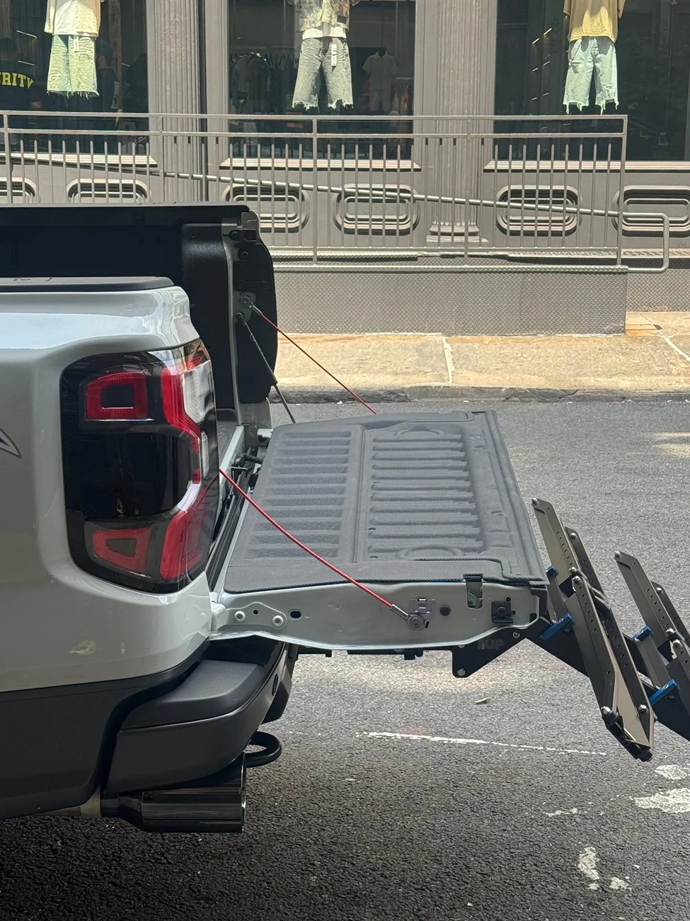 Ford Ranger Tailgate Cables of Uneven Length on a 2025 Ranger Raptor IMG_1264