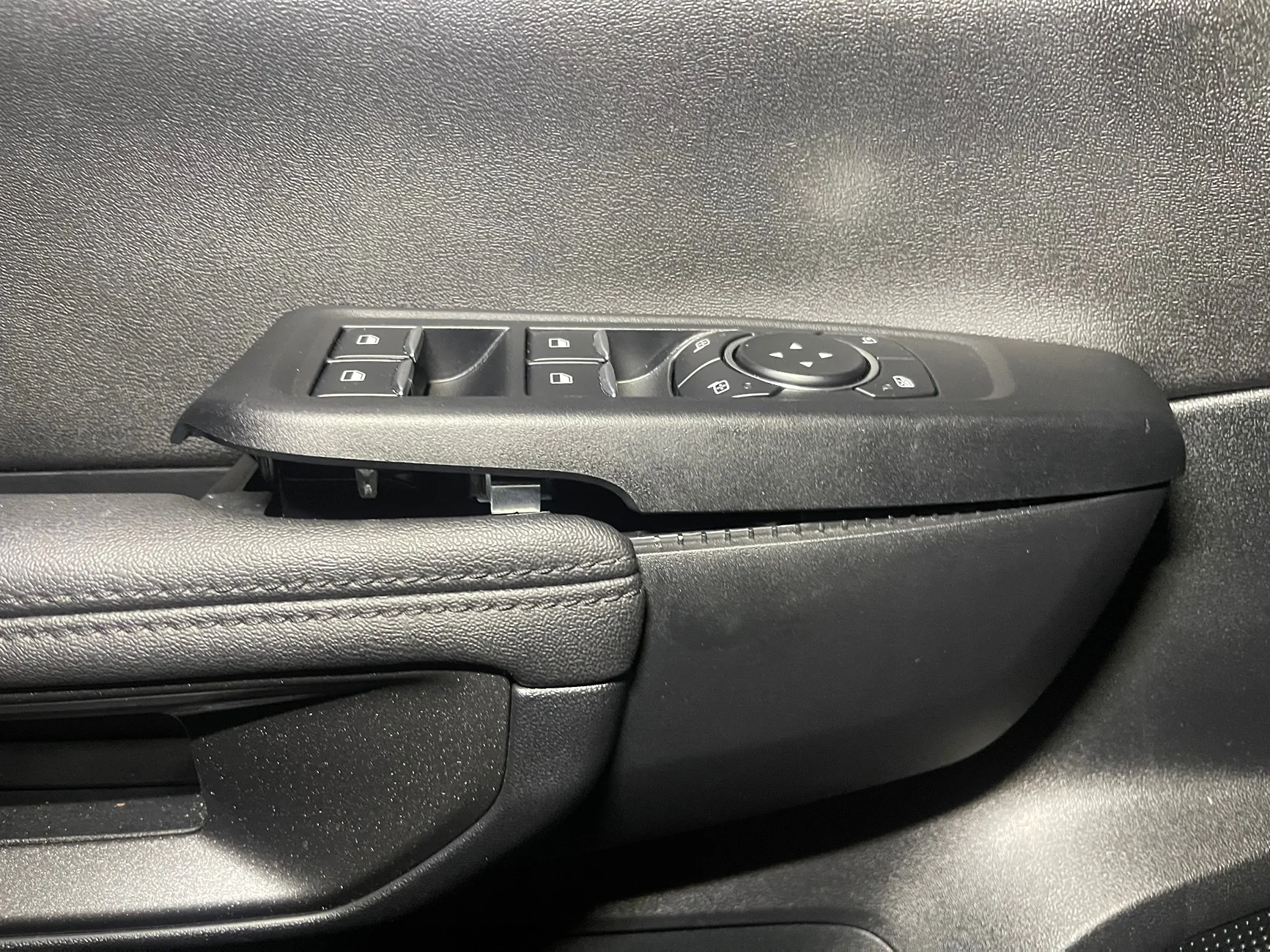 Ford Ranger One touch up/down windows for rear windows IMG_9988
