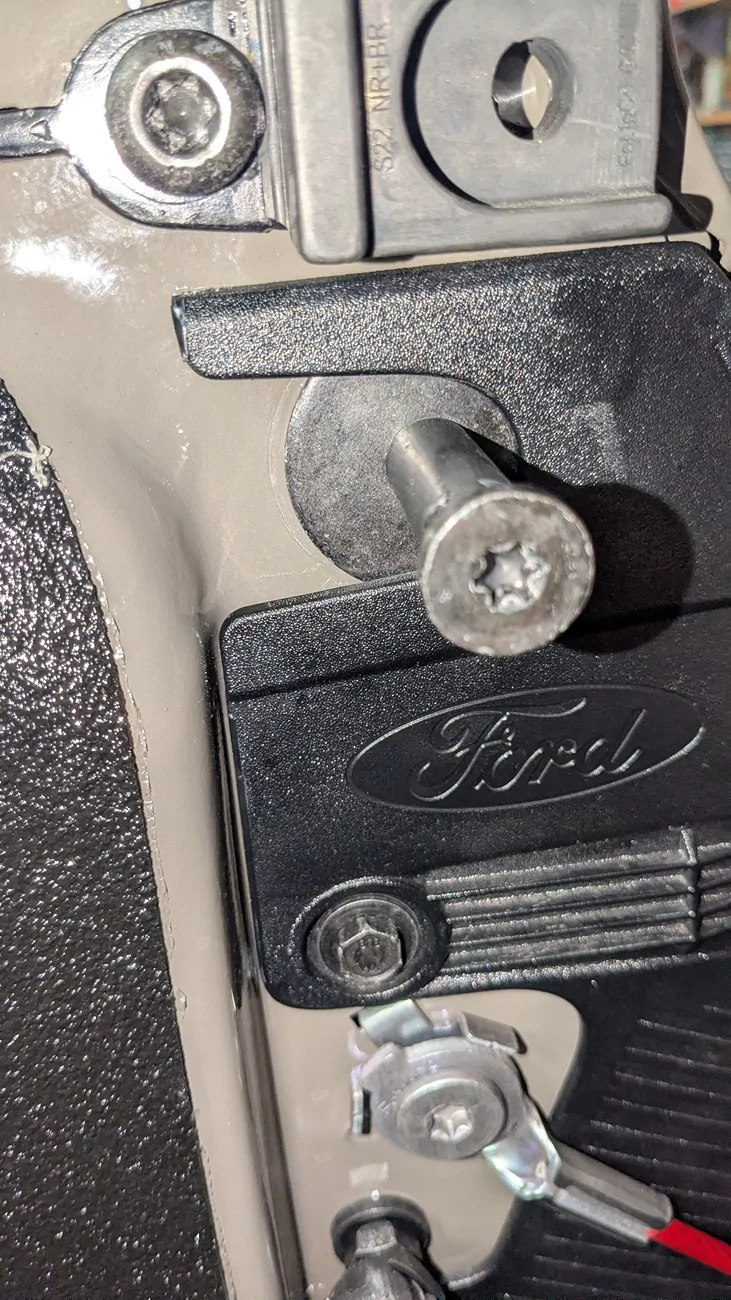 Ford Ranger How does your tailgate open? Is this common? PXL_20260806_160529711