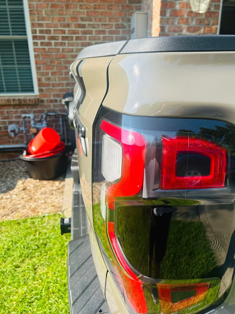 Ford Ranger Tailgate gap on passenger side - within reason? IMG_6227