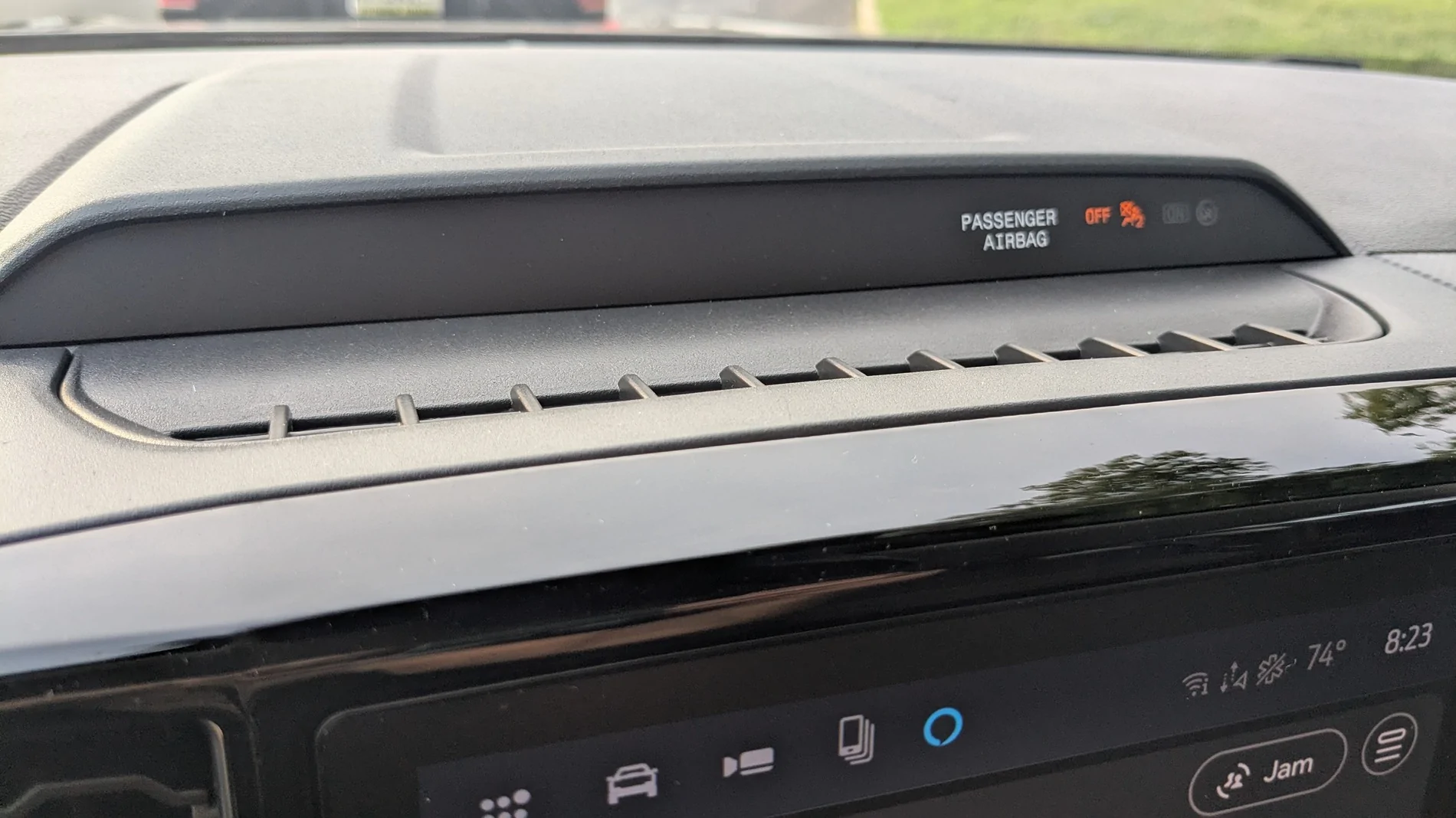 Ford Ranger What does this bar above the infotainment do? PXL_20260811_122339644