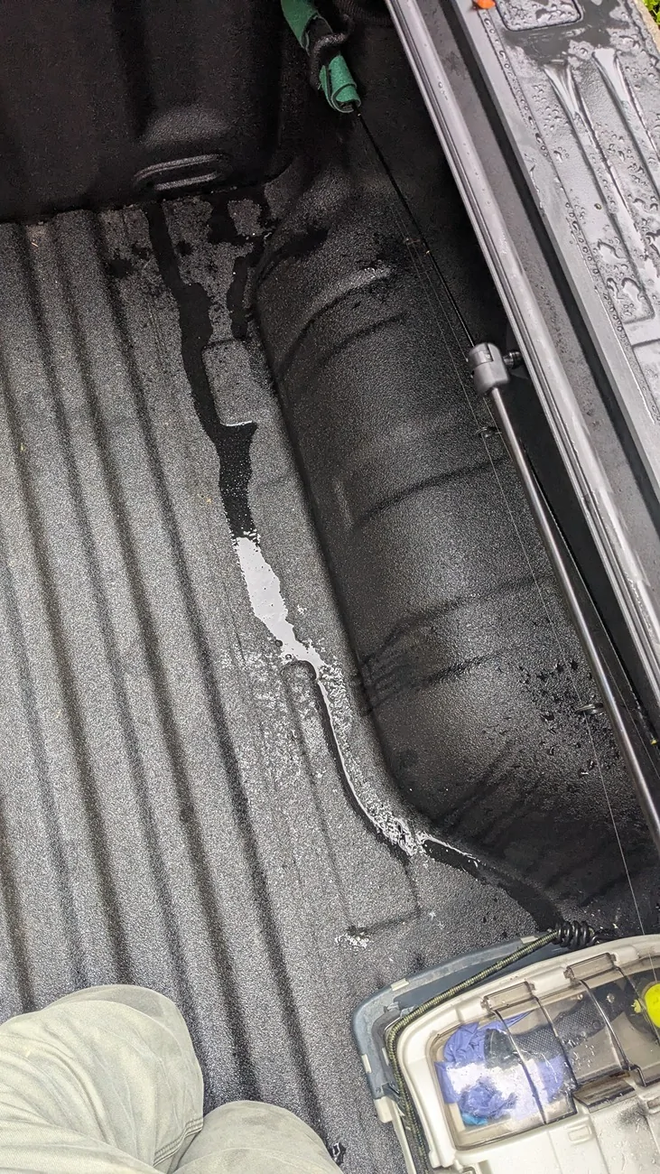 Ford Ranger Bakflip MX4 tonneau - this much leak normal? PXL_20260816_183139780