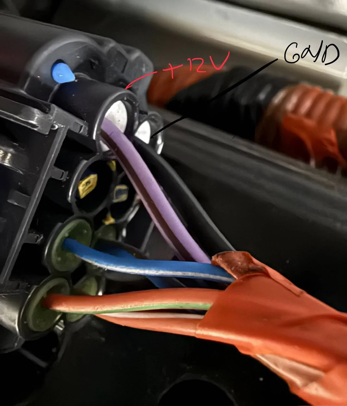 Ford Ranger Bed auxiliary plug IMG_0722