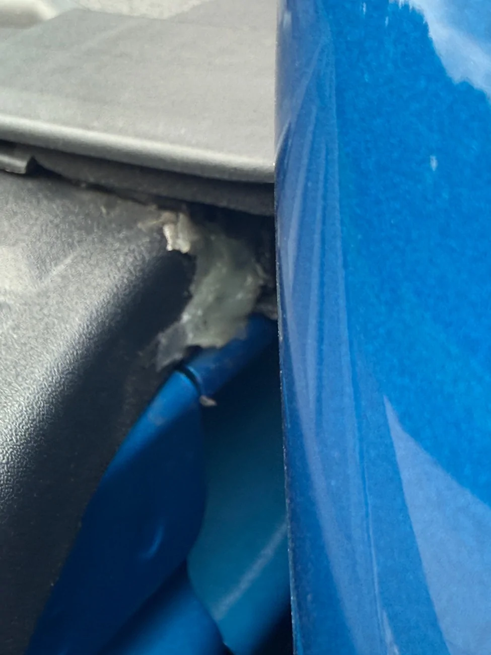 Ford Ranger Bakflip MX4 tonneau - this much leak normal? IMG_8338