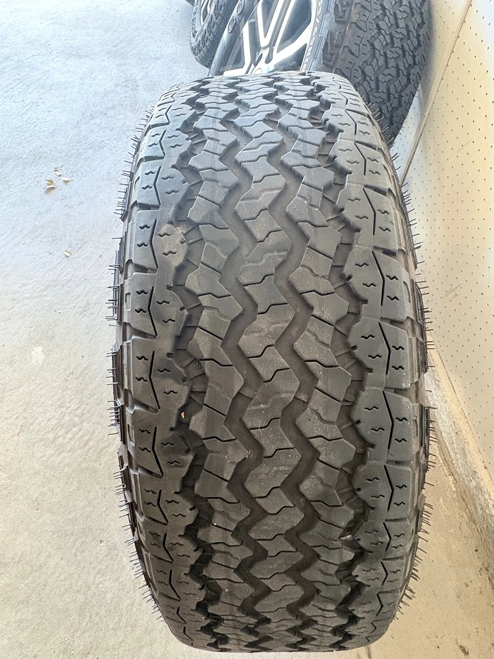 Ford Ranger 2024 Lariat wheels and tires IMG_0463