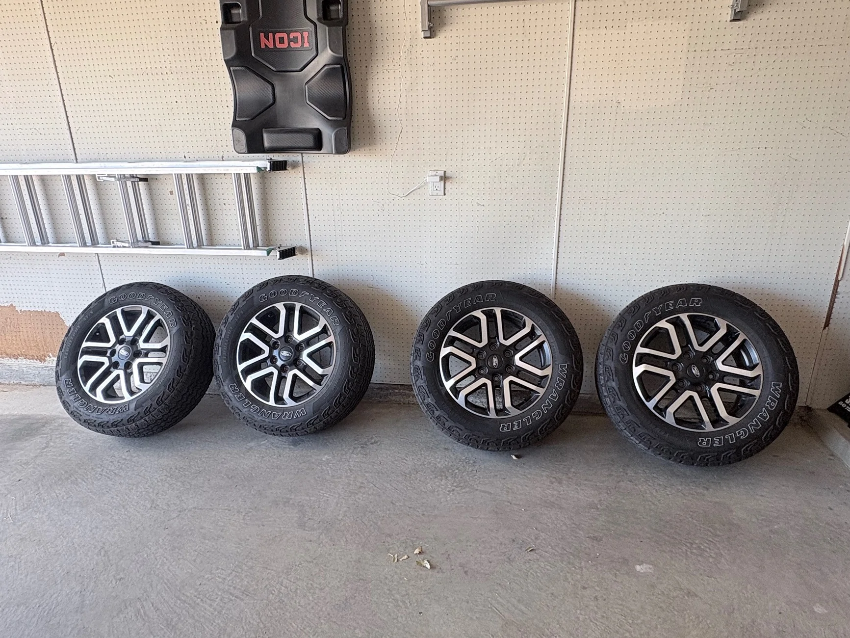 Ford Ranger 2024 Lariat wheels and tires IMG_0461