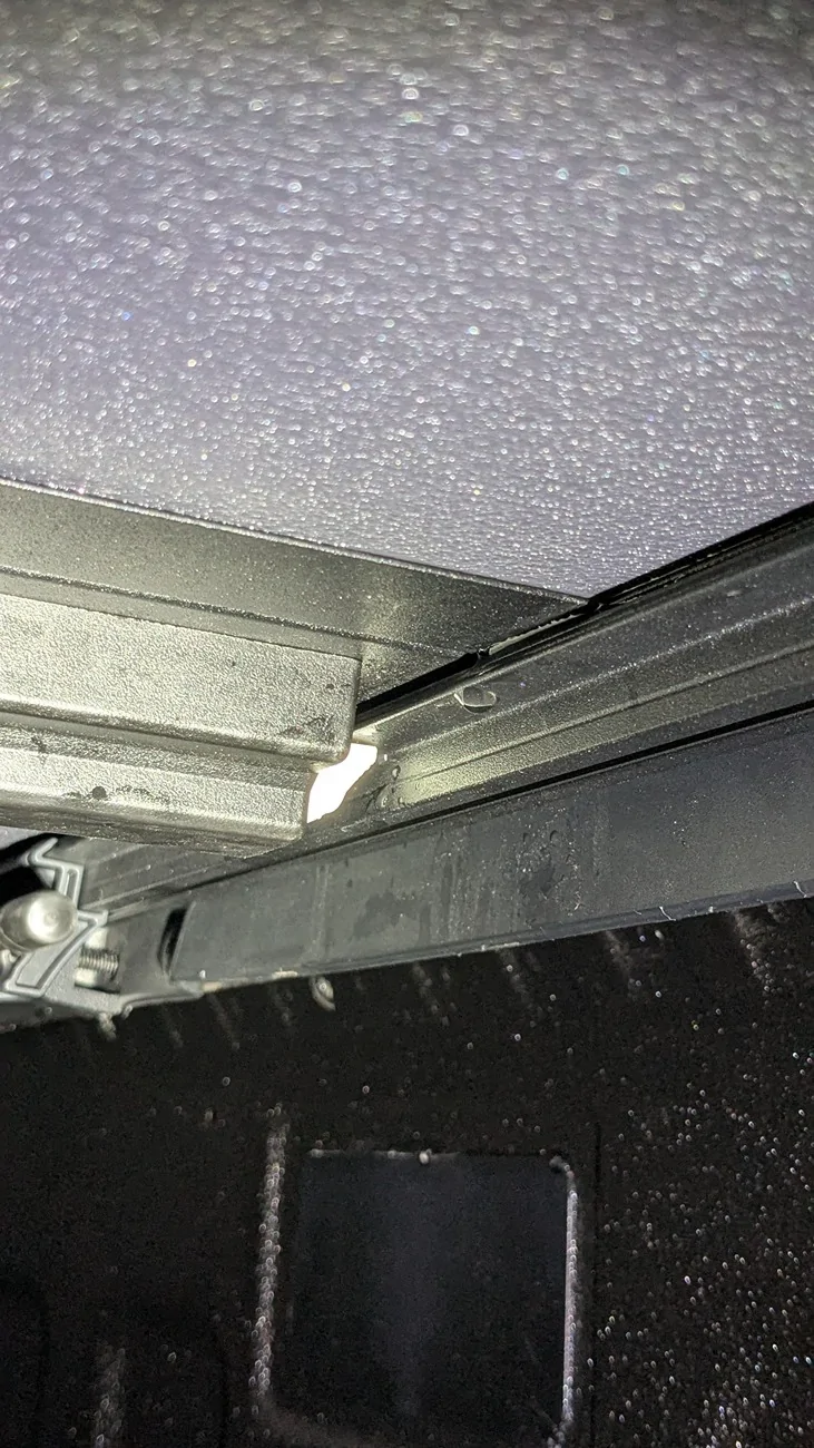 Ford Ranger Bakflip MX4 tonneau - this much leak normal? 1787248316056-6