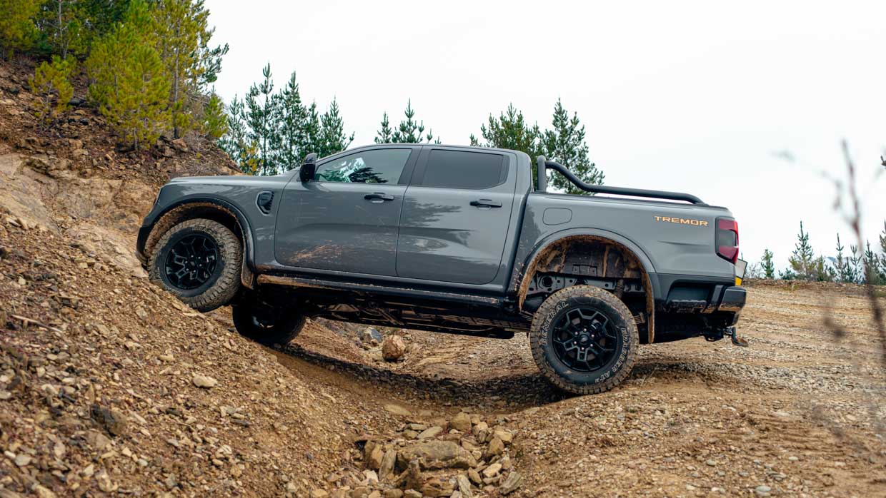 Ford Ranger Looking for affordable long range tank Ford-Ranger-Tremor-2024-18