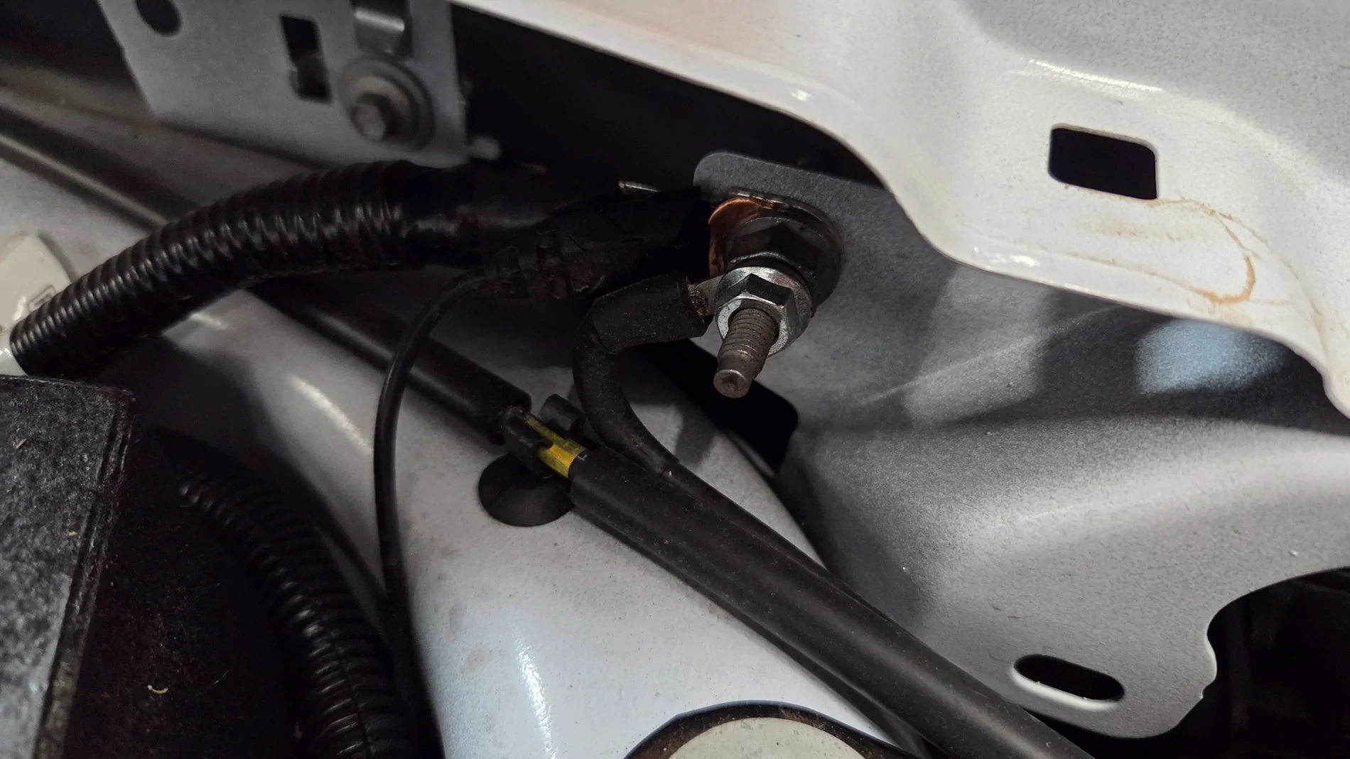 Ford Ranger Air Compressor - Voltage Sag triggers VDM errors? ground point 2