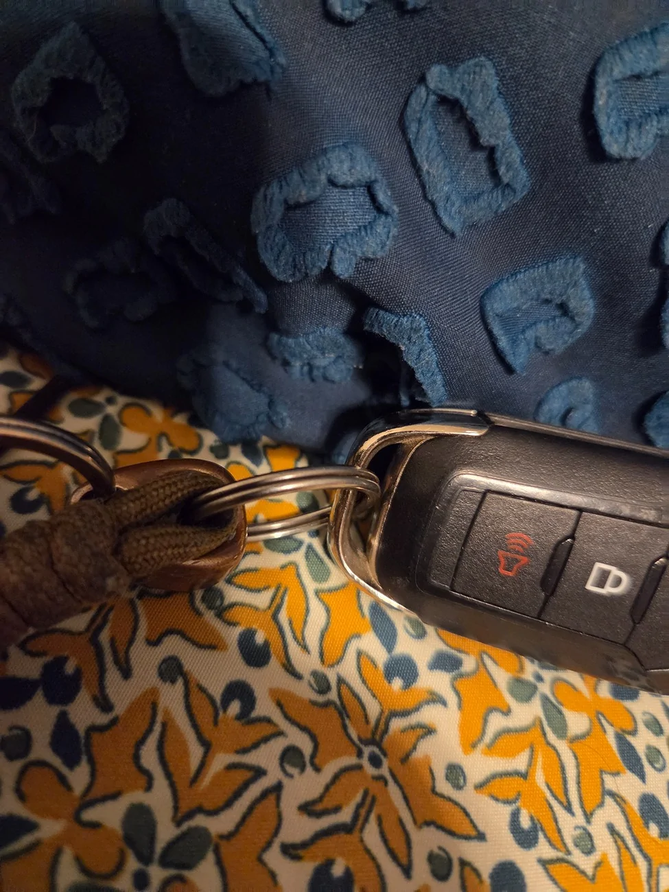 Ford Ranger How do I put a regular split ring on the key fob? 17883219214655439977087893500732