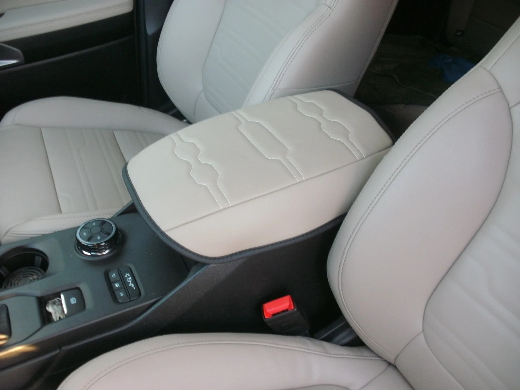 Ford Ranger Art Rest Lid Rattle Drv side view with seats