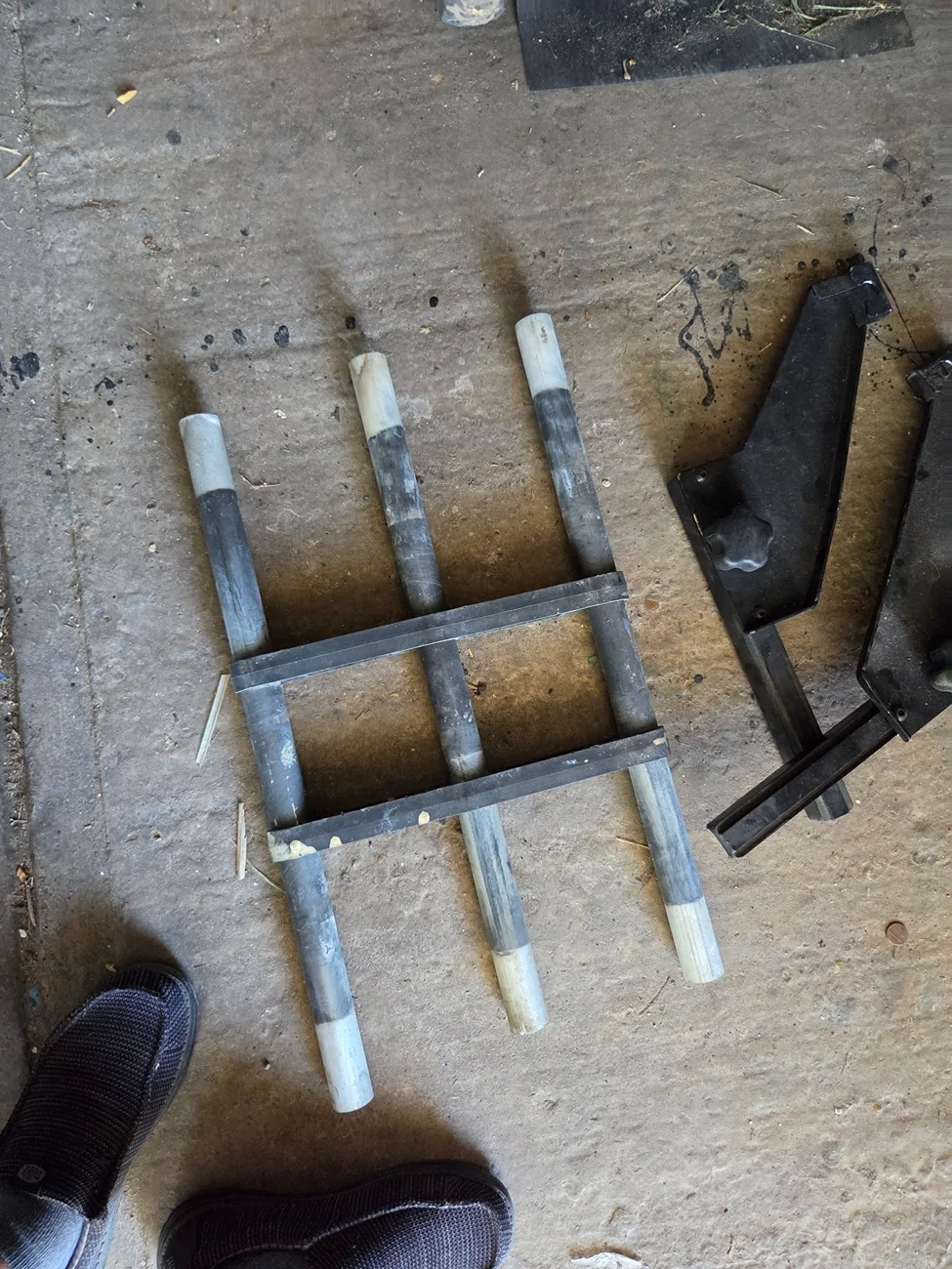 Ford Ranger Inexpensive bed extender (less then 100 dollar kit) 20260914_163331