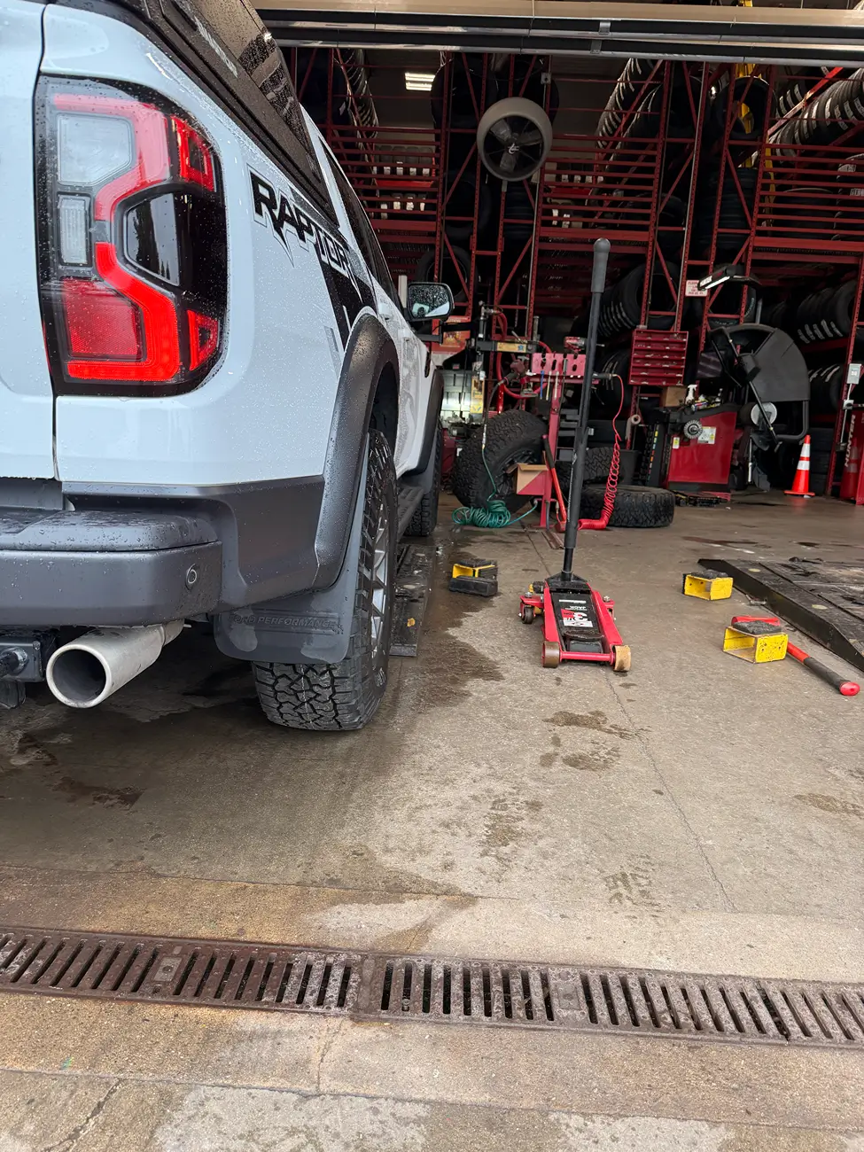 Ford Ranger Bridgestones and RTR Tech6s installed tempImageprKFzA