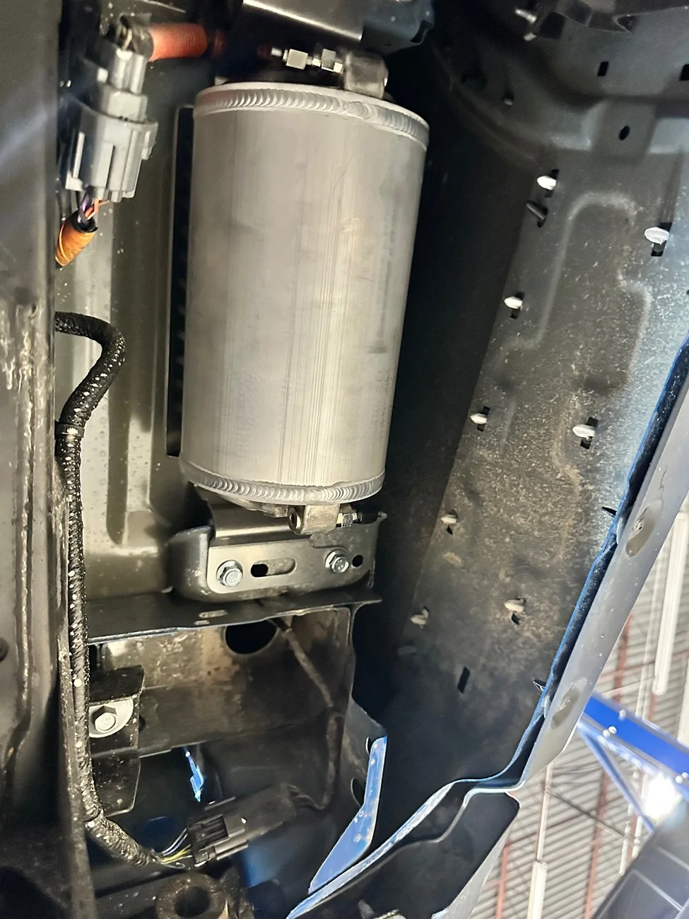 Ford Ranger ARB under seat air compressor IMG_3510